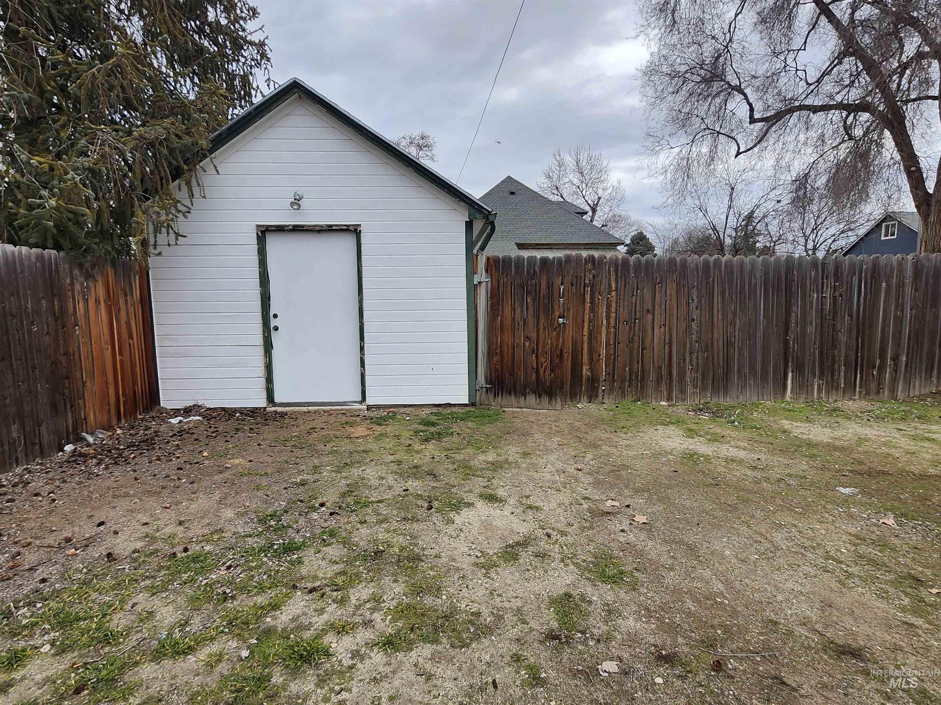 111 S Elder St Property Photo 27