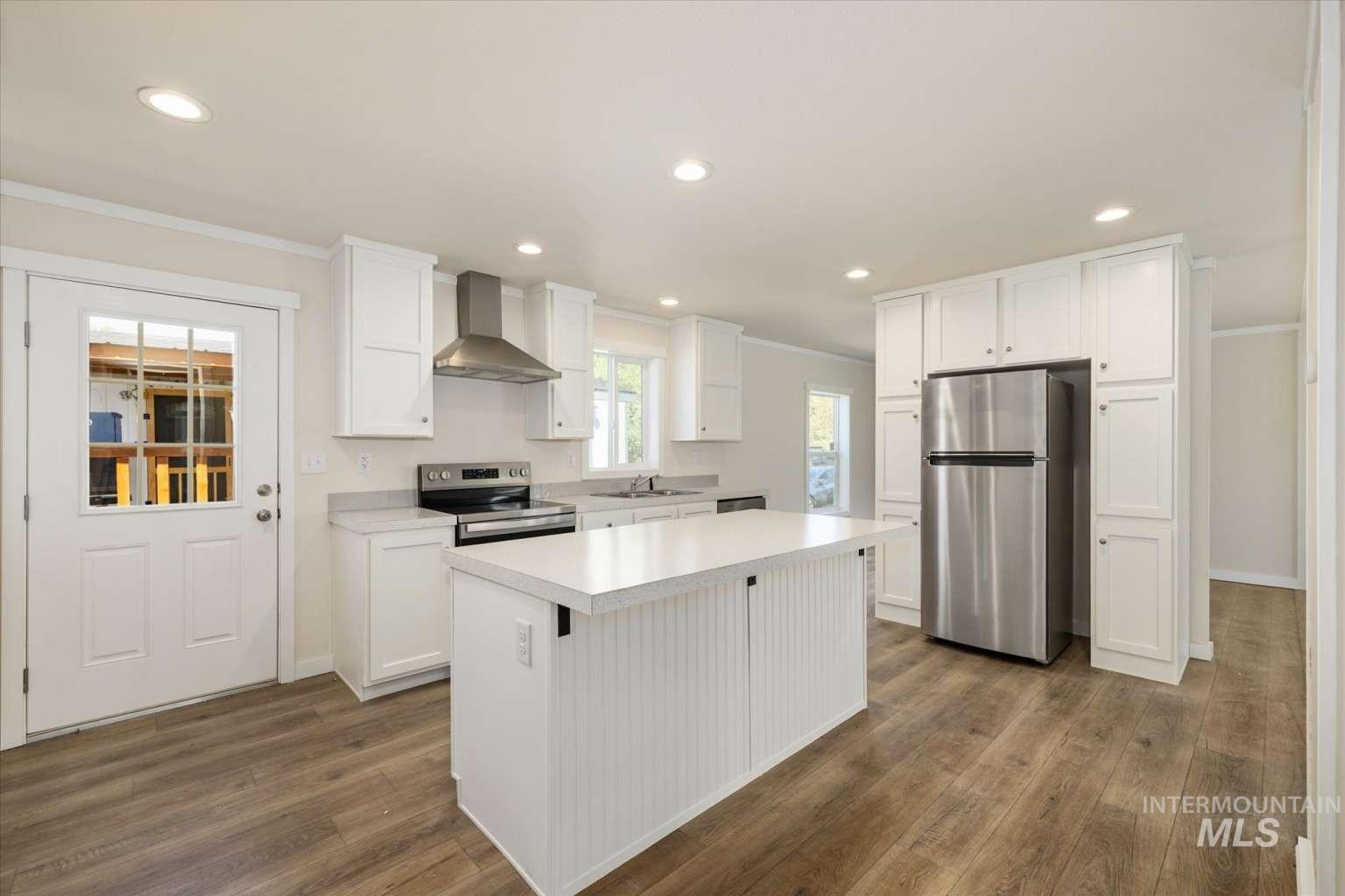 265 W 9th Property Photo 3