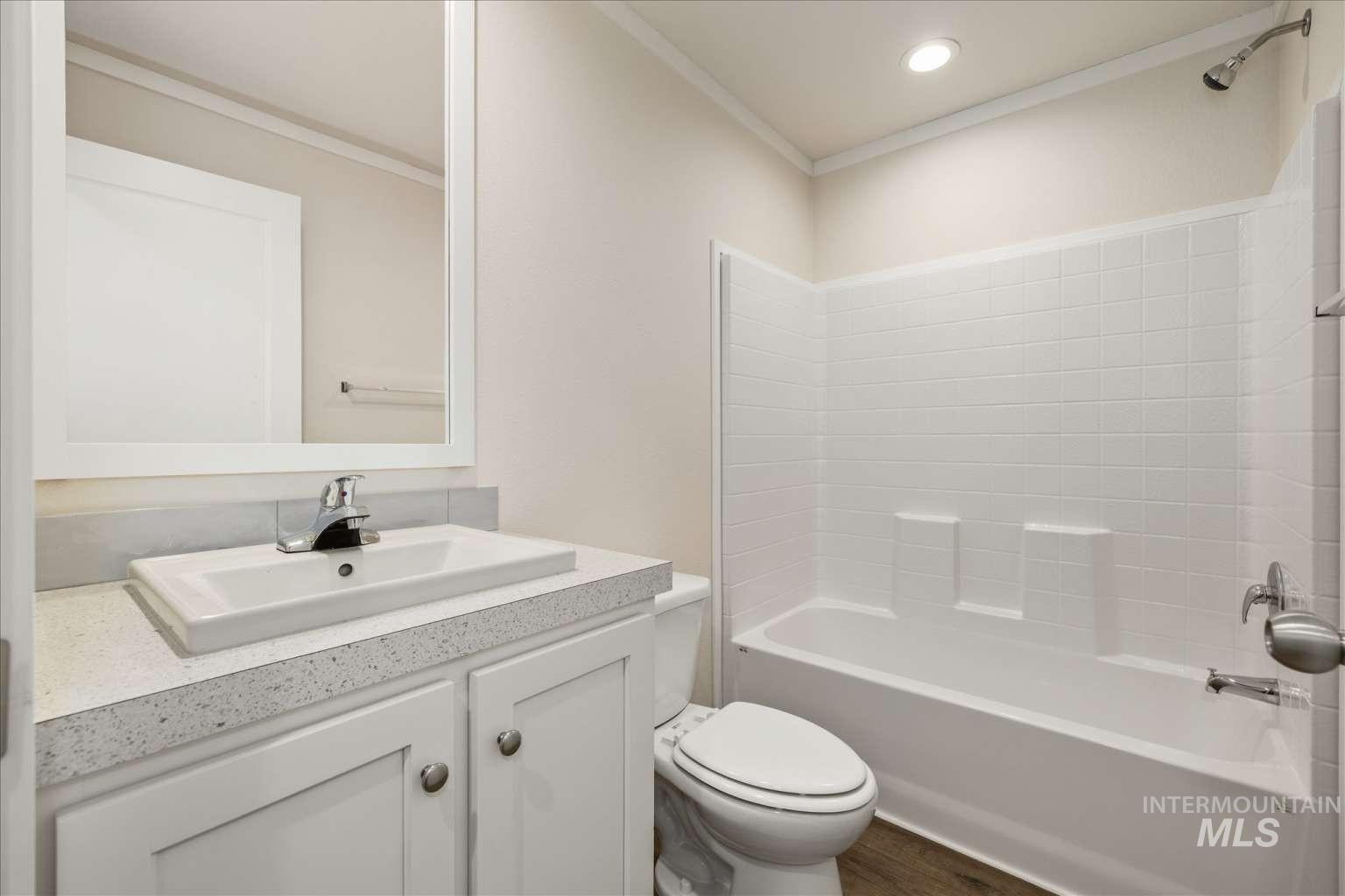 265 W 9th Property Photo 9