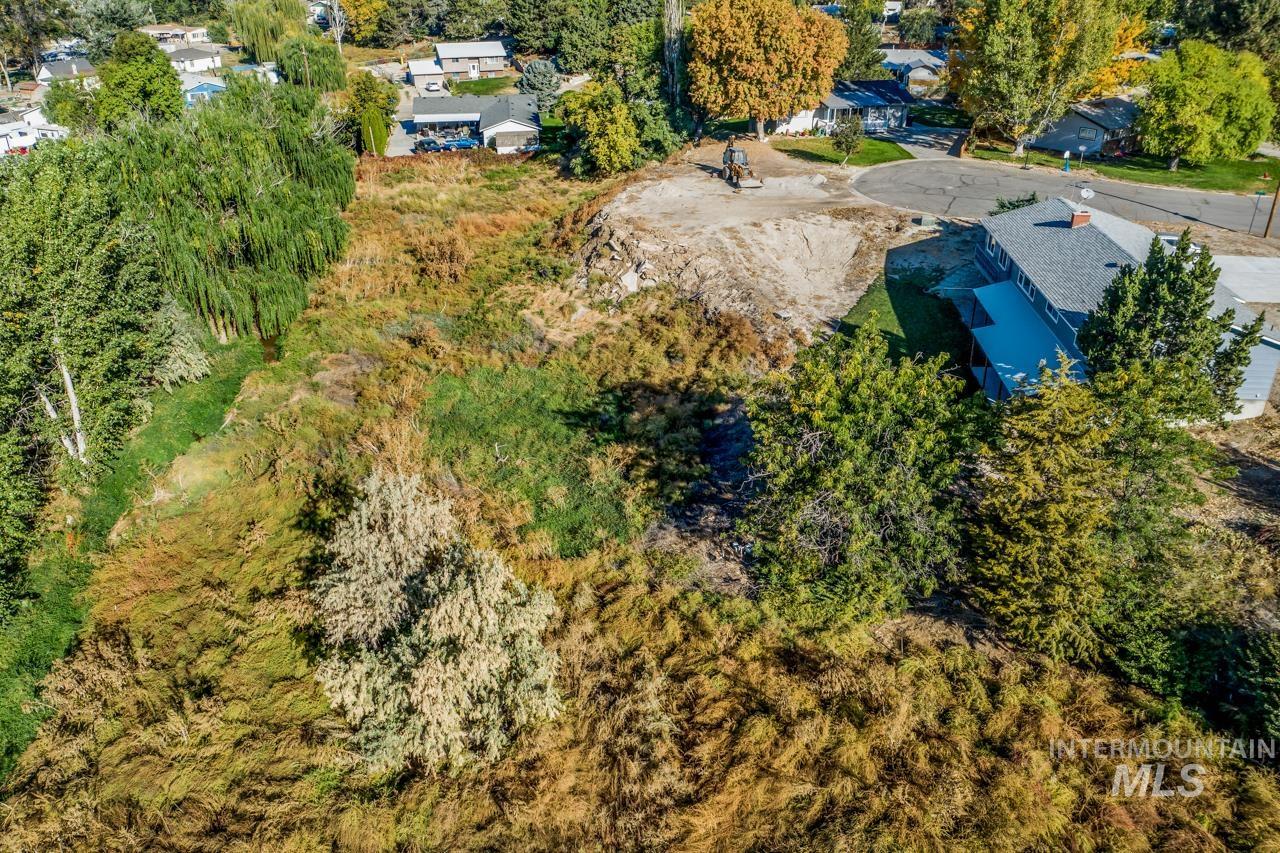 905 & 908 E Verina Circle Property Photo 8