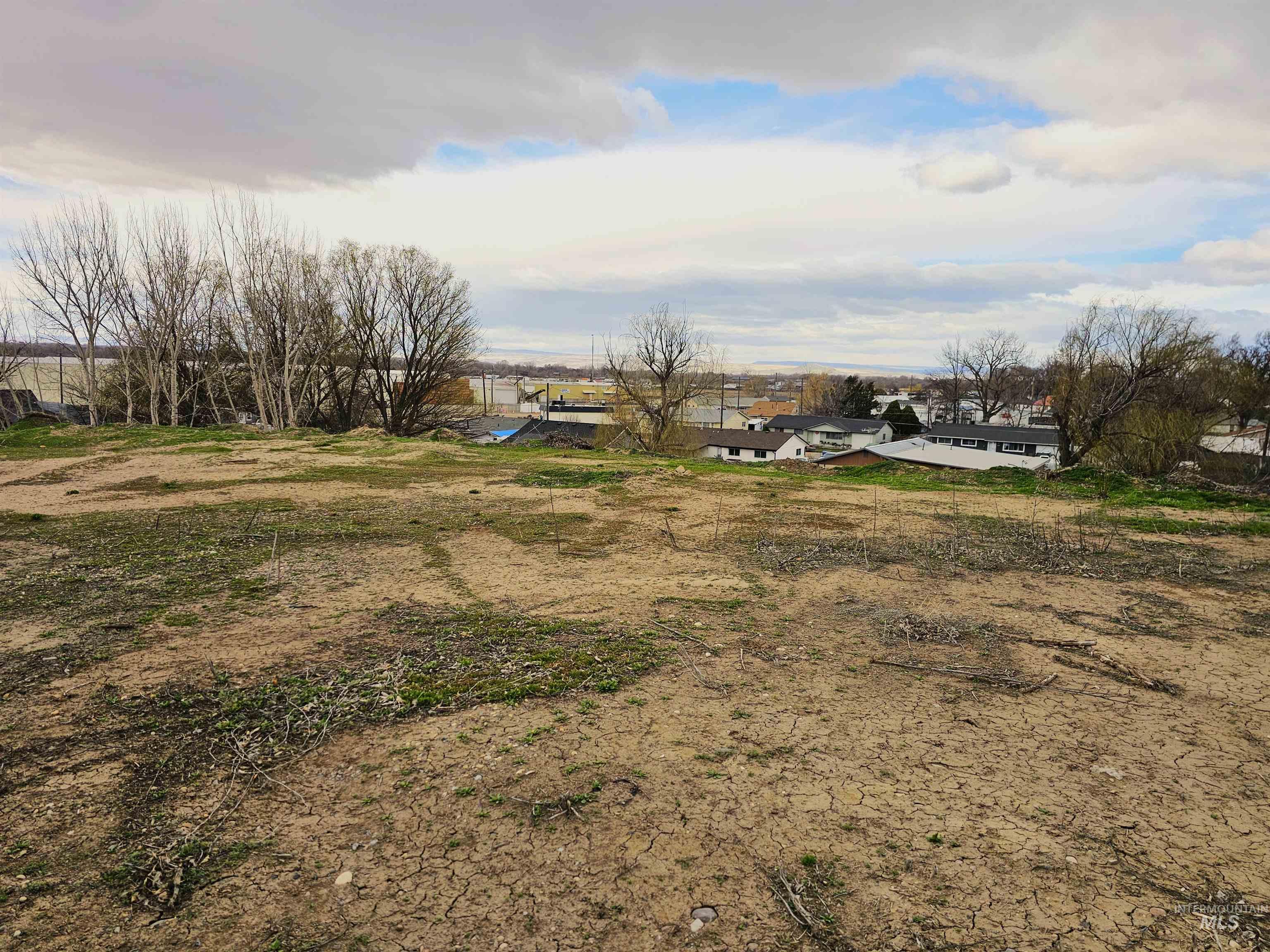 905 & 908 E Verina Circle Property Photo 9