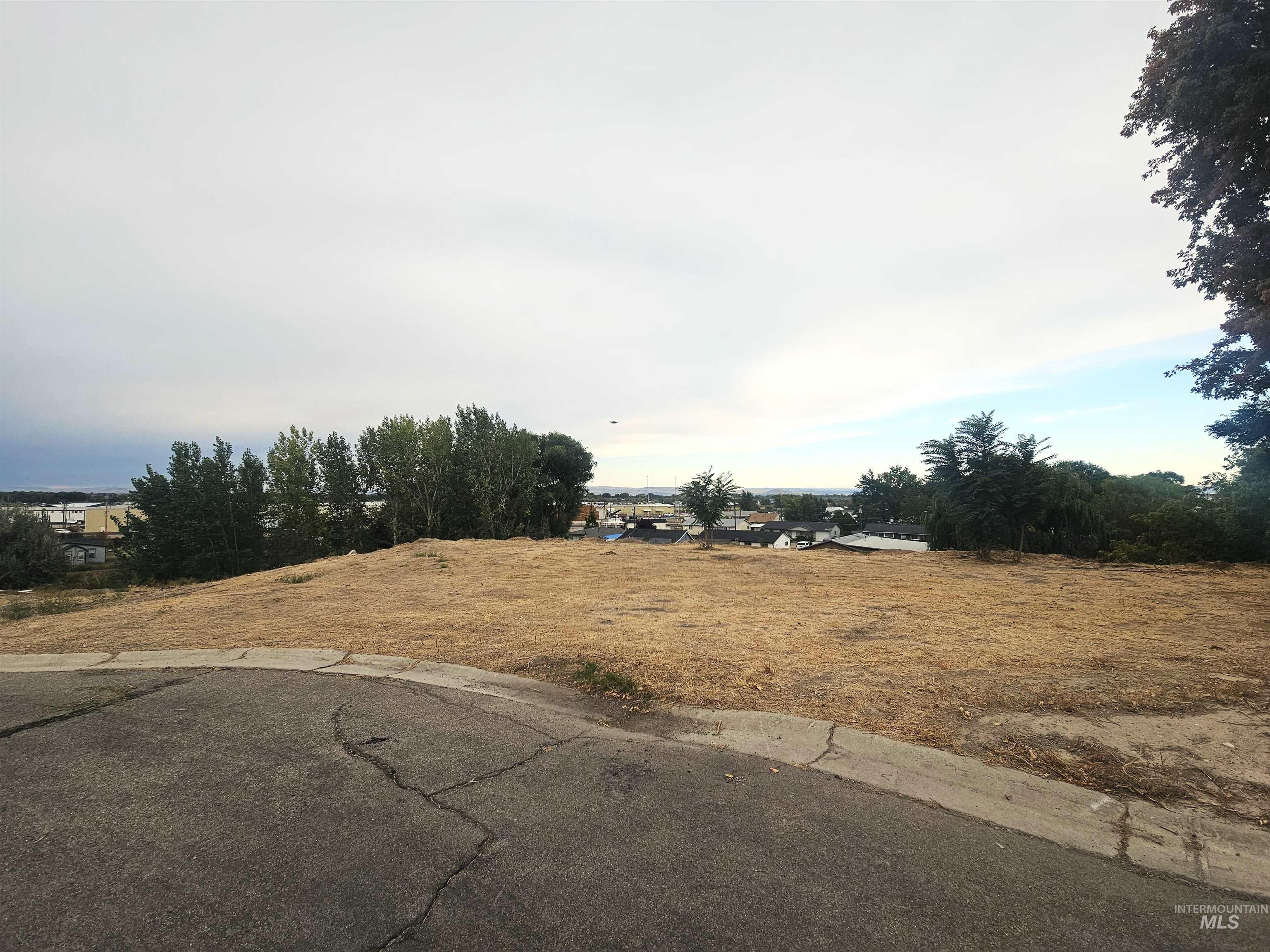 905 & 908 E Verina Circle Property Photo 10