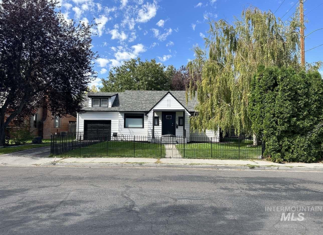 291 Lincoln St Property Photo 2