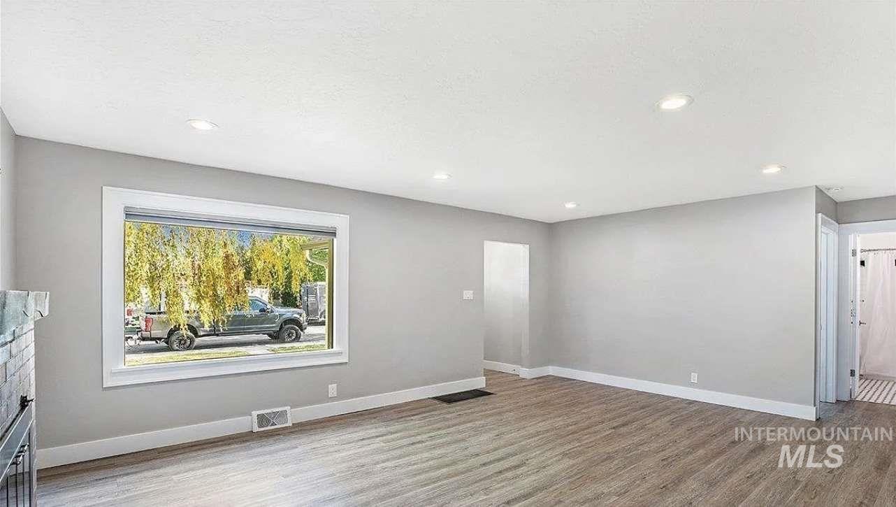 291 Lincoln St Property Photo 10