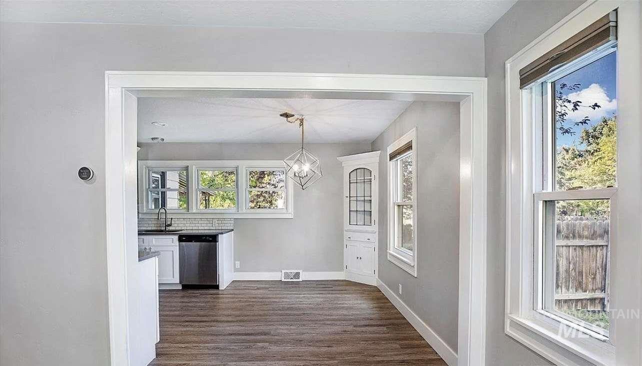 291 Lincoln St Property Photo 11