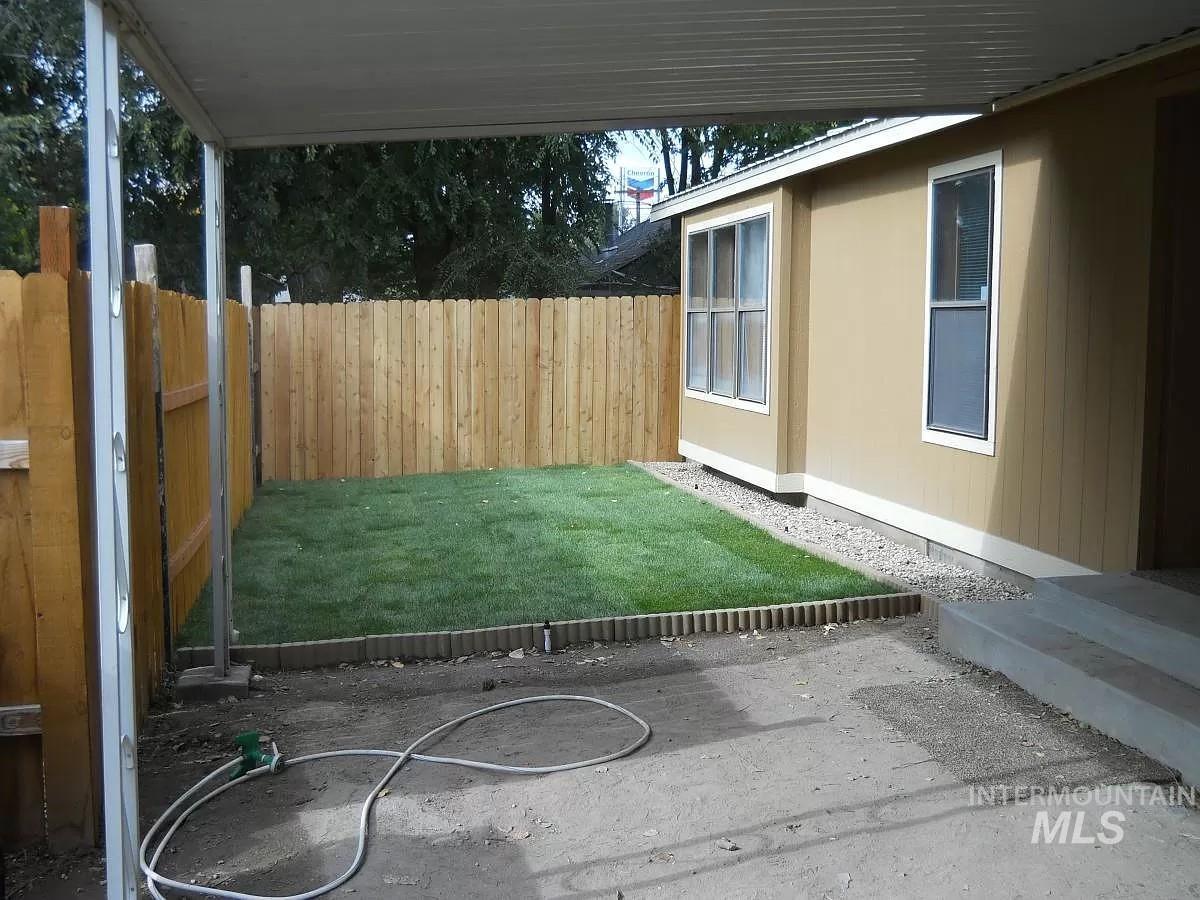 1107 E Elgin St. Property Photo 2