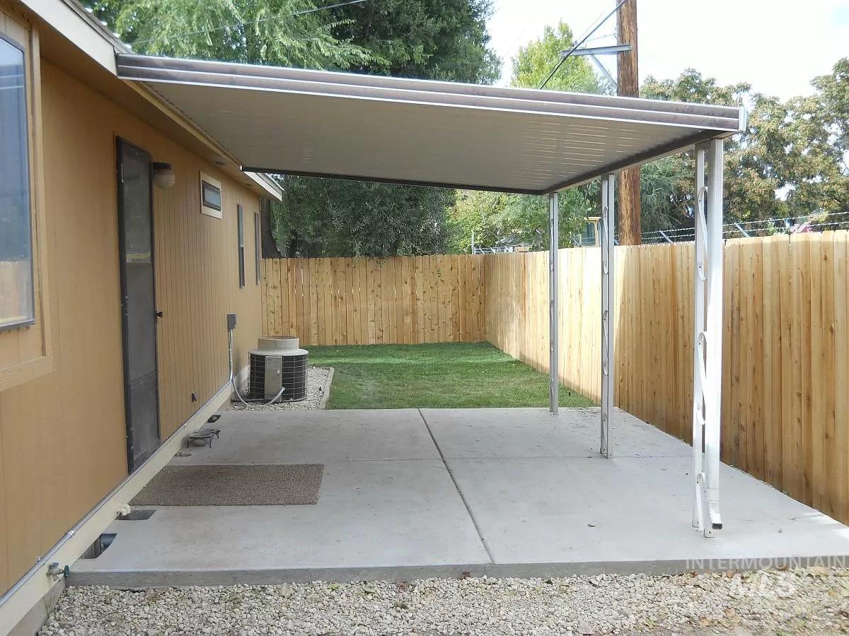 1107 E Elgin St. Property Photo 3