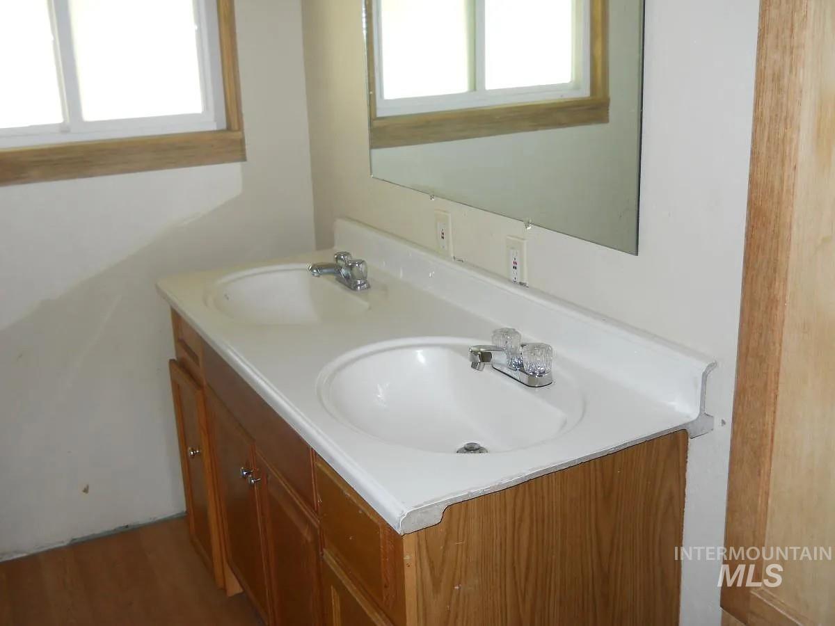 1107 E Elgin St. Property Photo 4