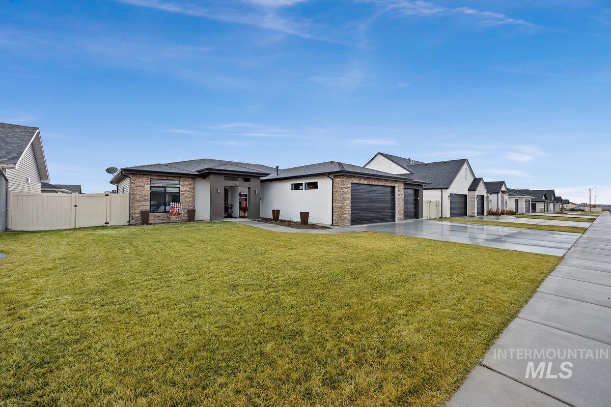 1011 Gem Avenue Property Photo 1