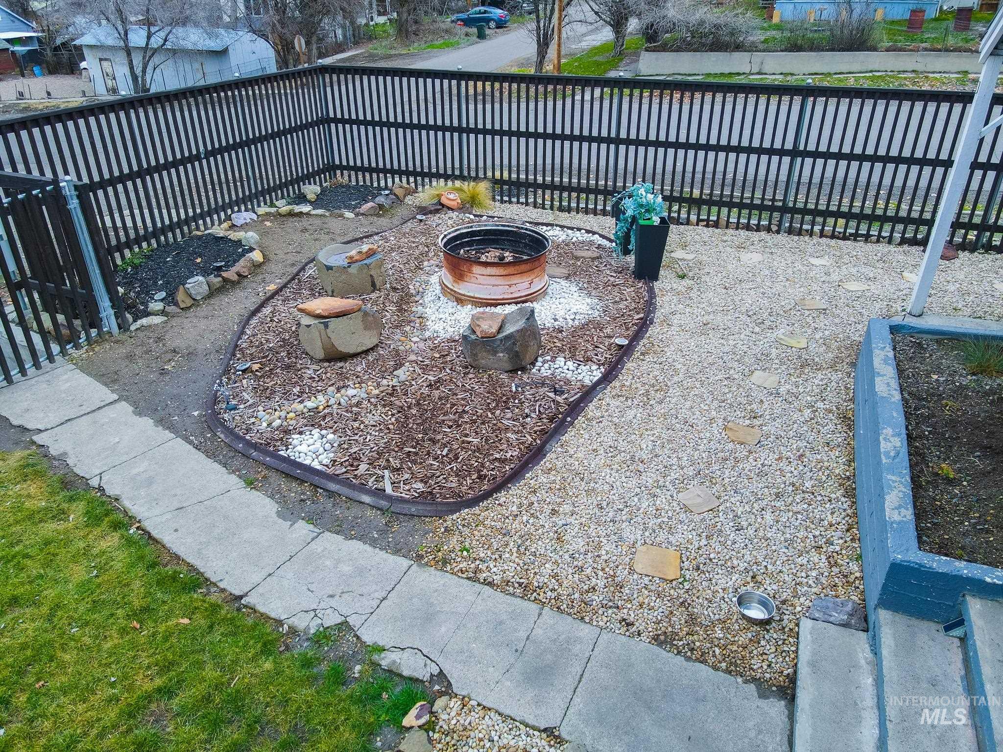 90 E Jefferson Property Photo 4