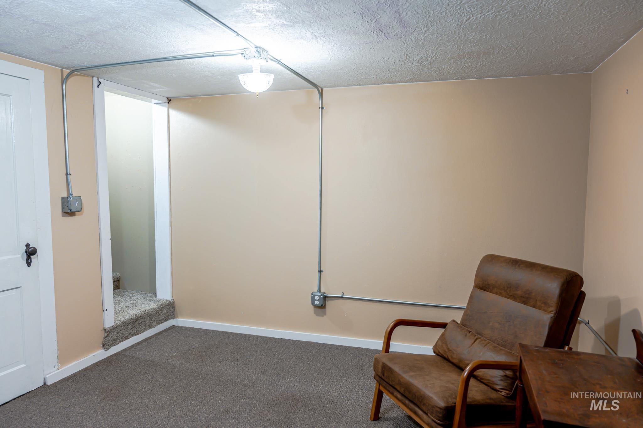 90 E Jefferson Property Photo 29