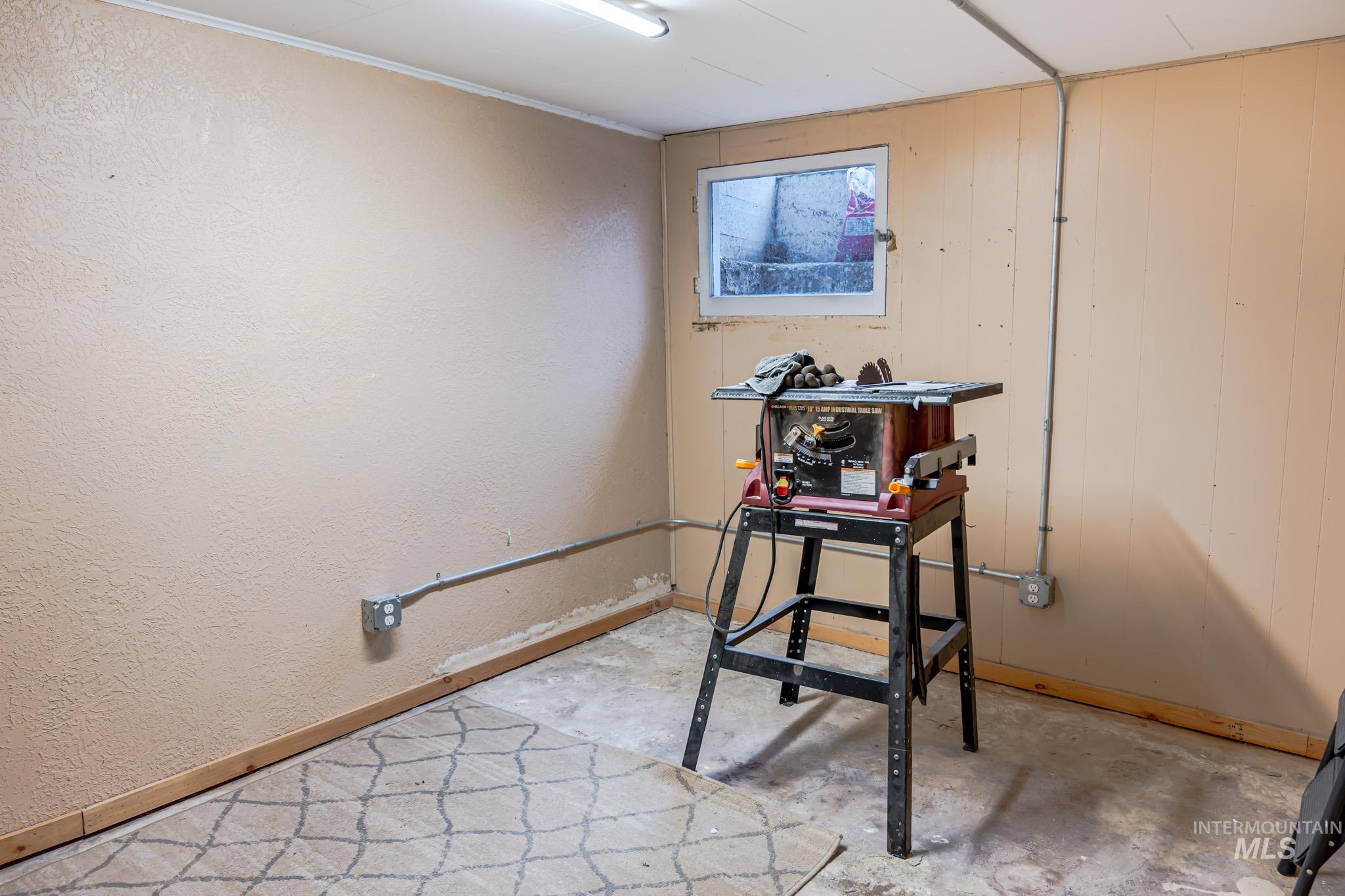 90 E Jefferson Property Photo 33