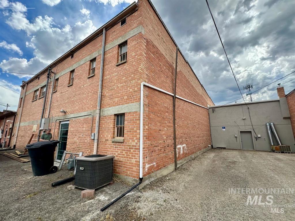 430 Main St. Property Photo 2