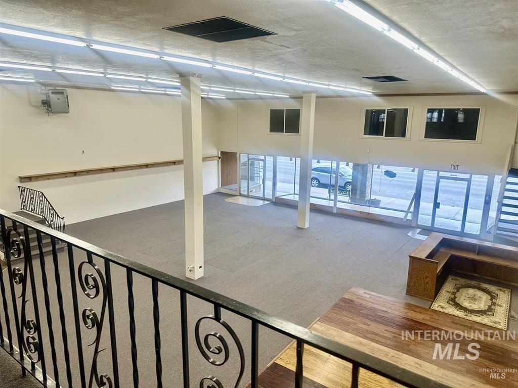 430 Main St. Property Photo 5