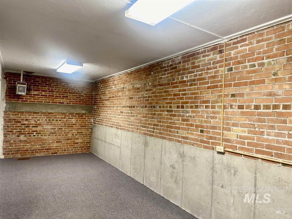 430 Main St. Property Photo 6