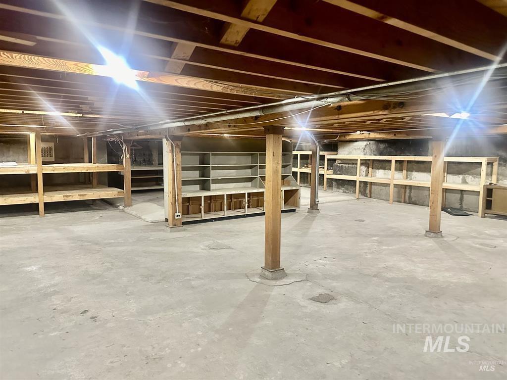 430 Main St. Property Photo 9