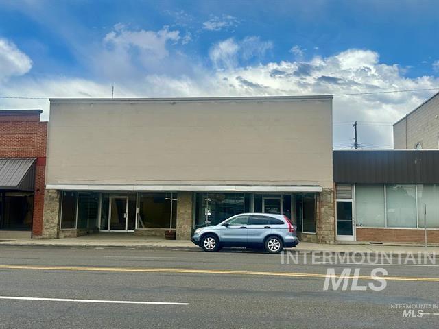 430 Main St. Property Photo 13