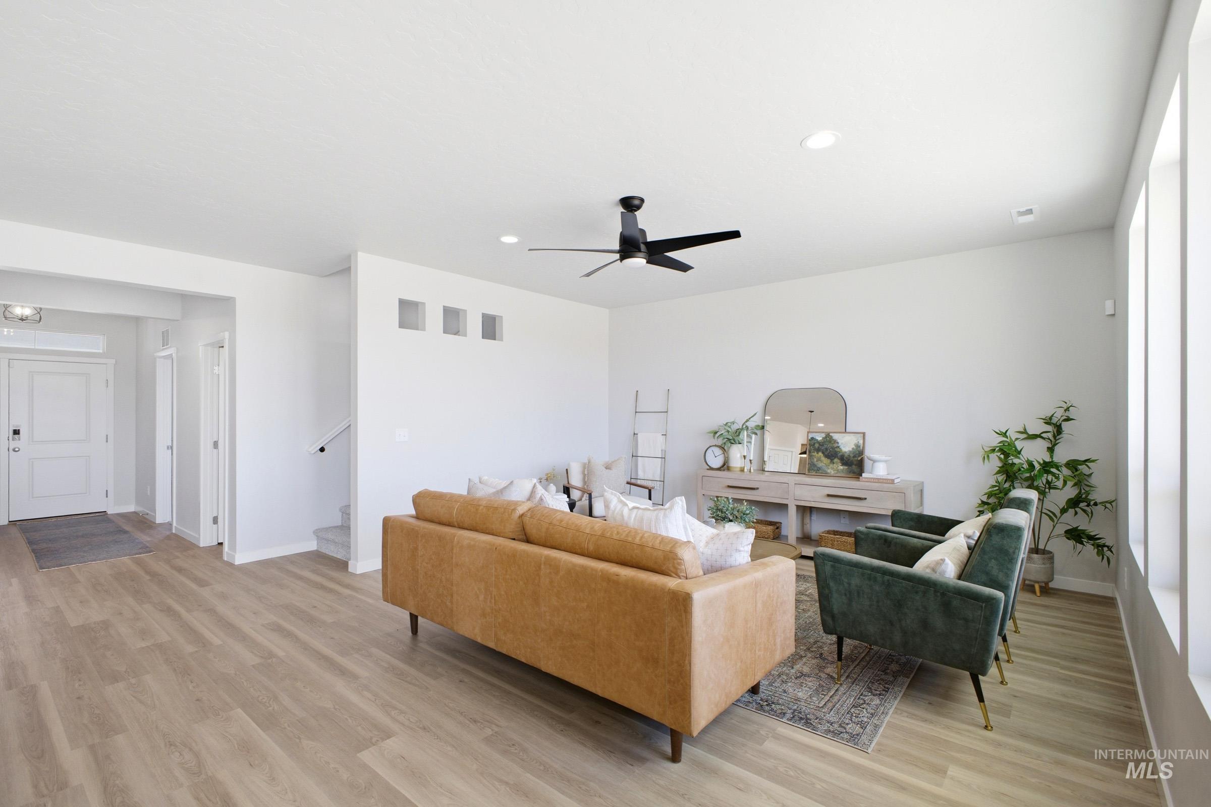 1641 Dyer St Property Photo 8