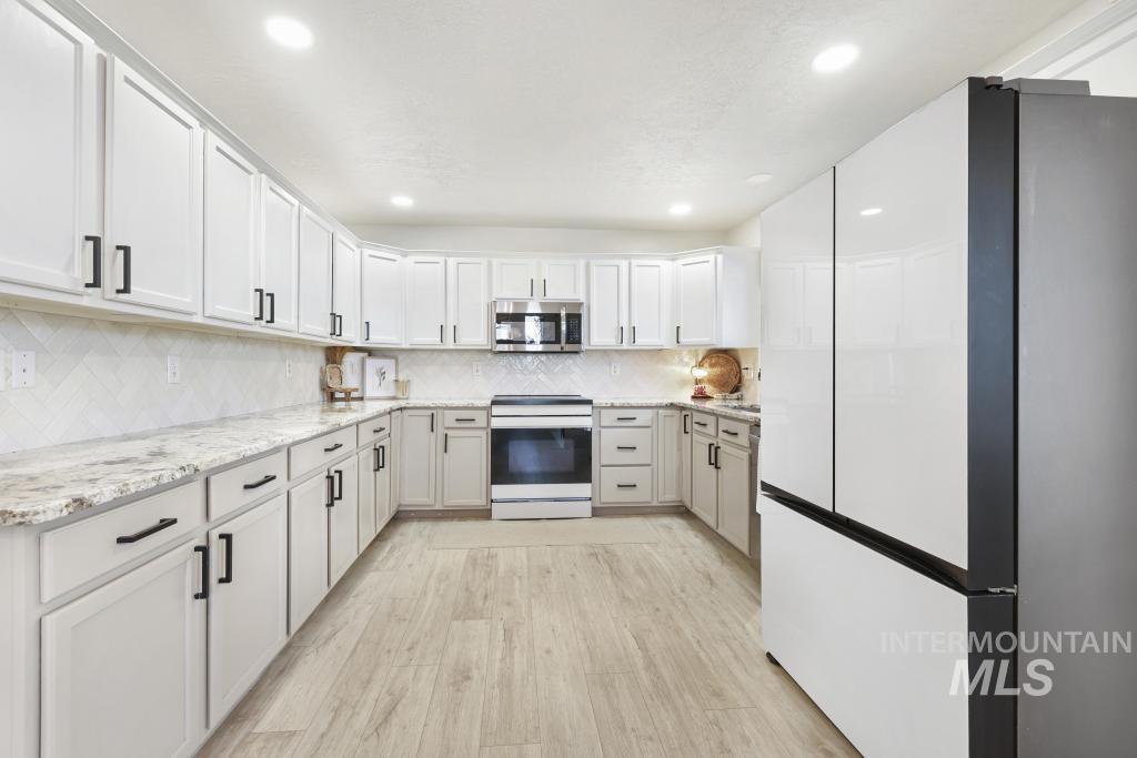 2243 E 4000 N Property Photo 1