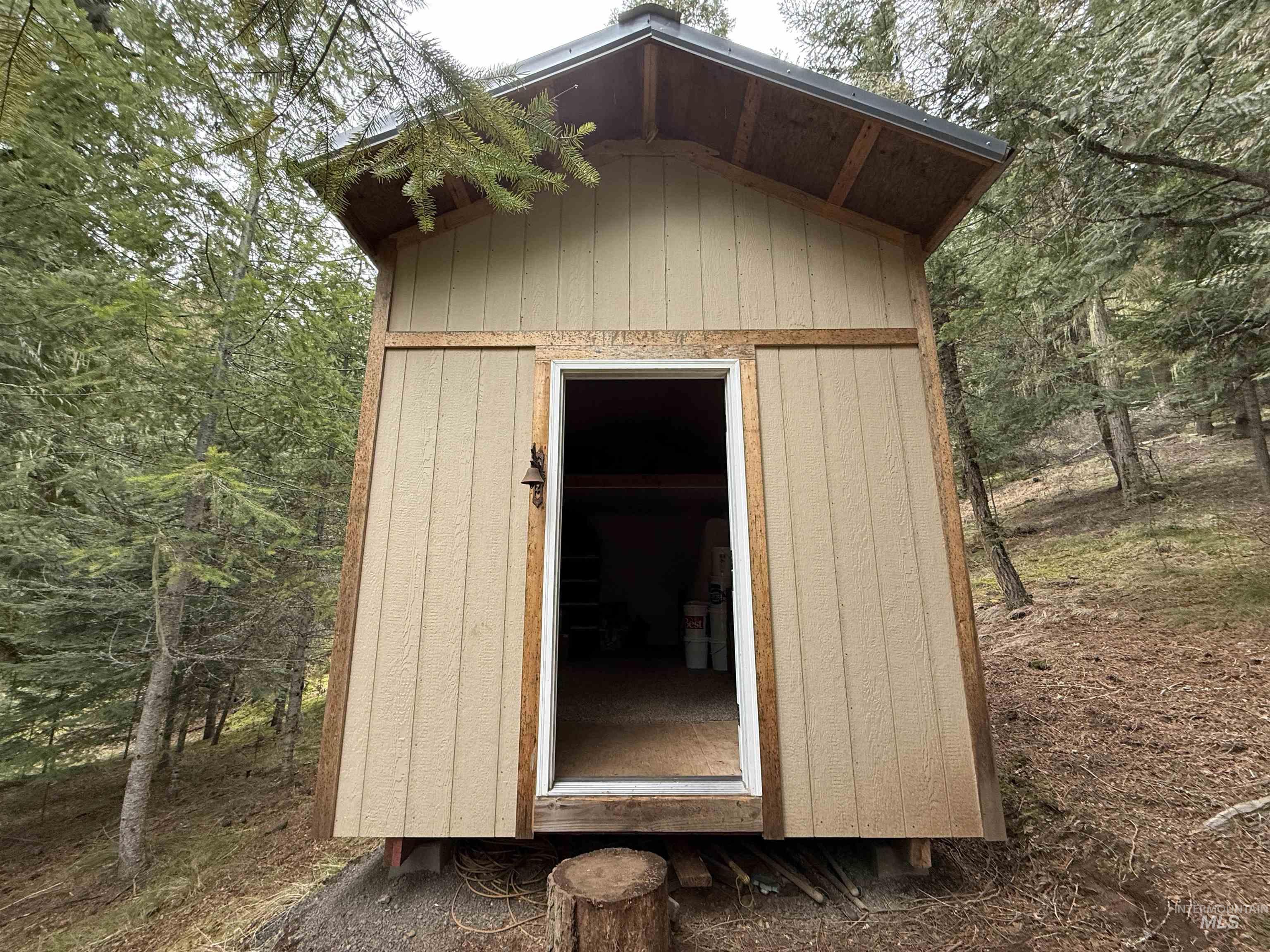 936 Red Fir Property Photo 3