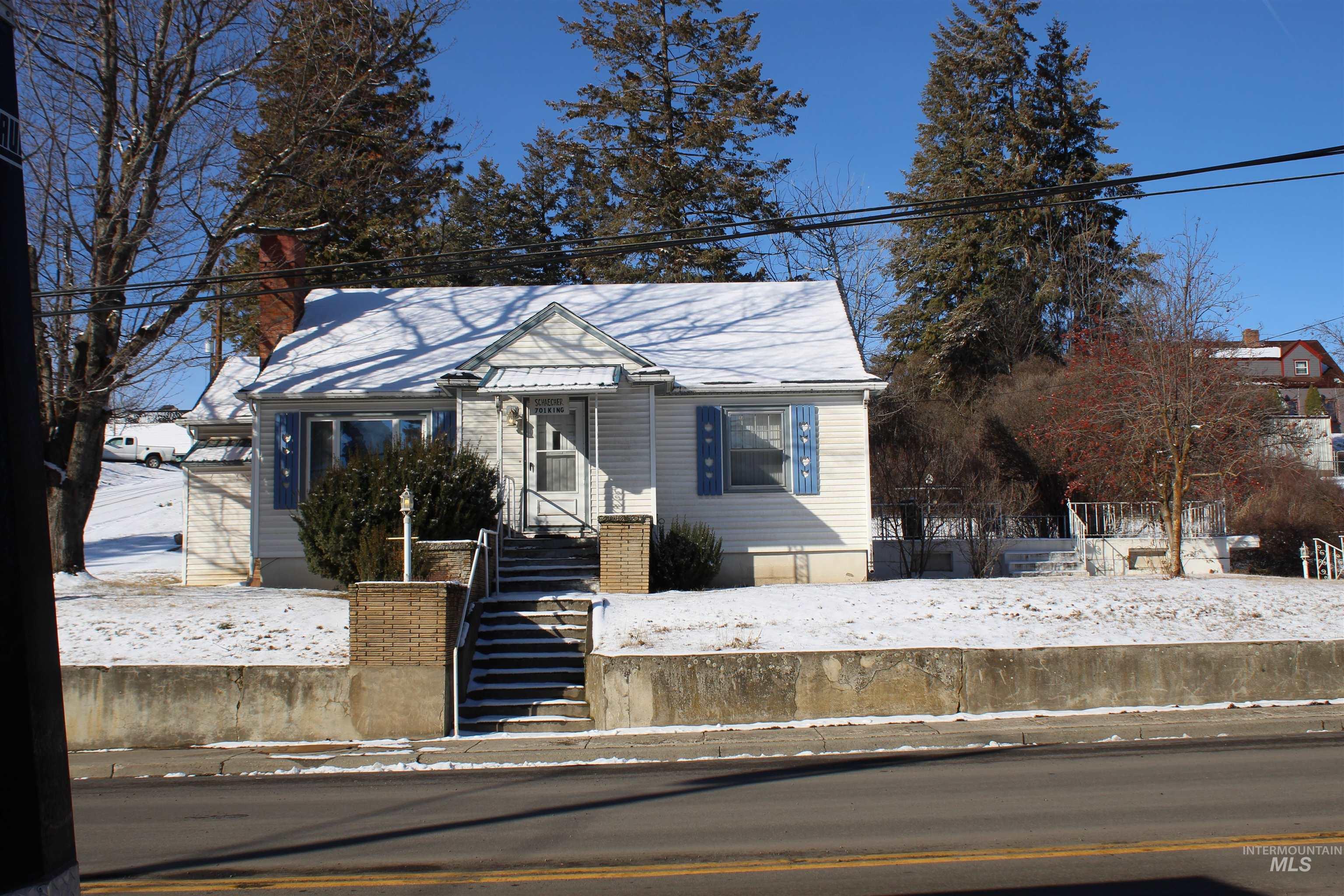 701 King Street Property Photo 1