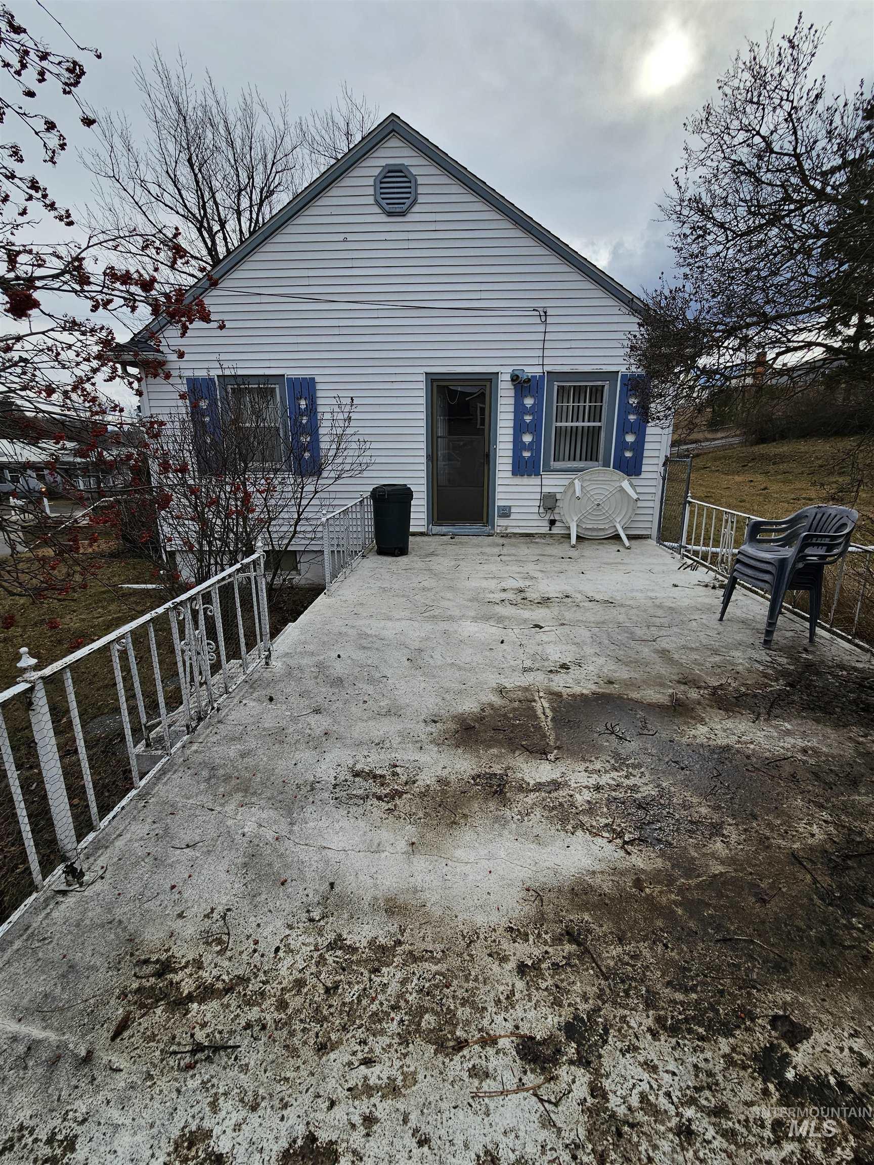 701 King Street Property Photo 4