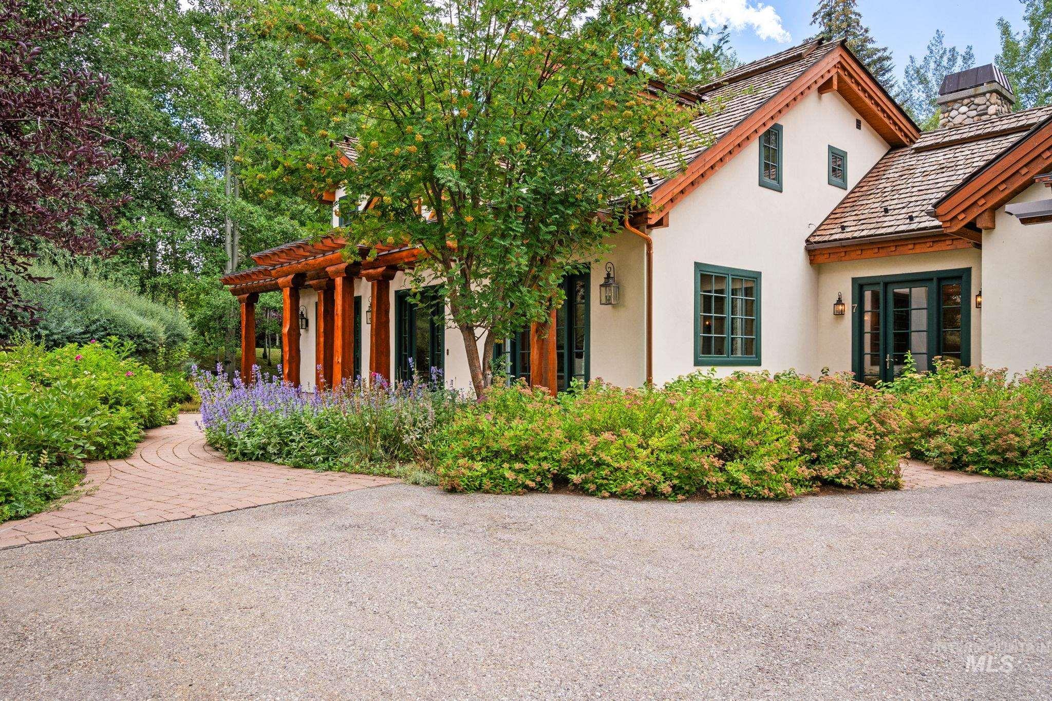 7 Rose Ct Property Photo 2