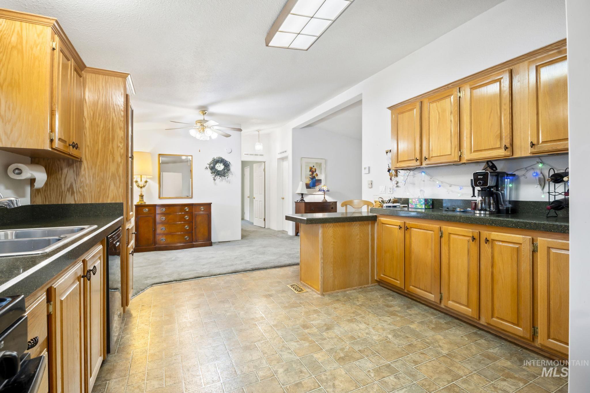 5560 N. Fairfax Ln Property Photo 10