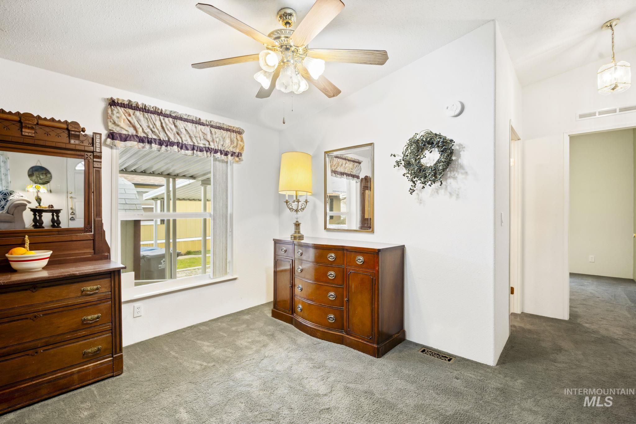 5560 N. Fairfax Ln Property Photo 12