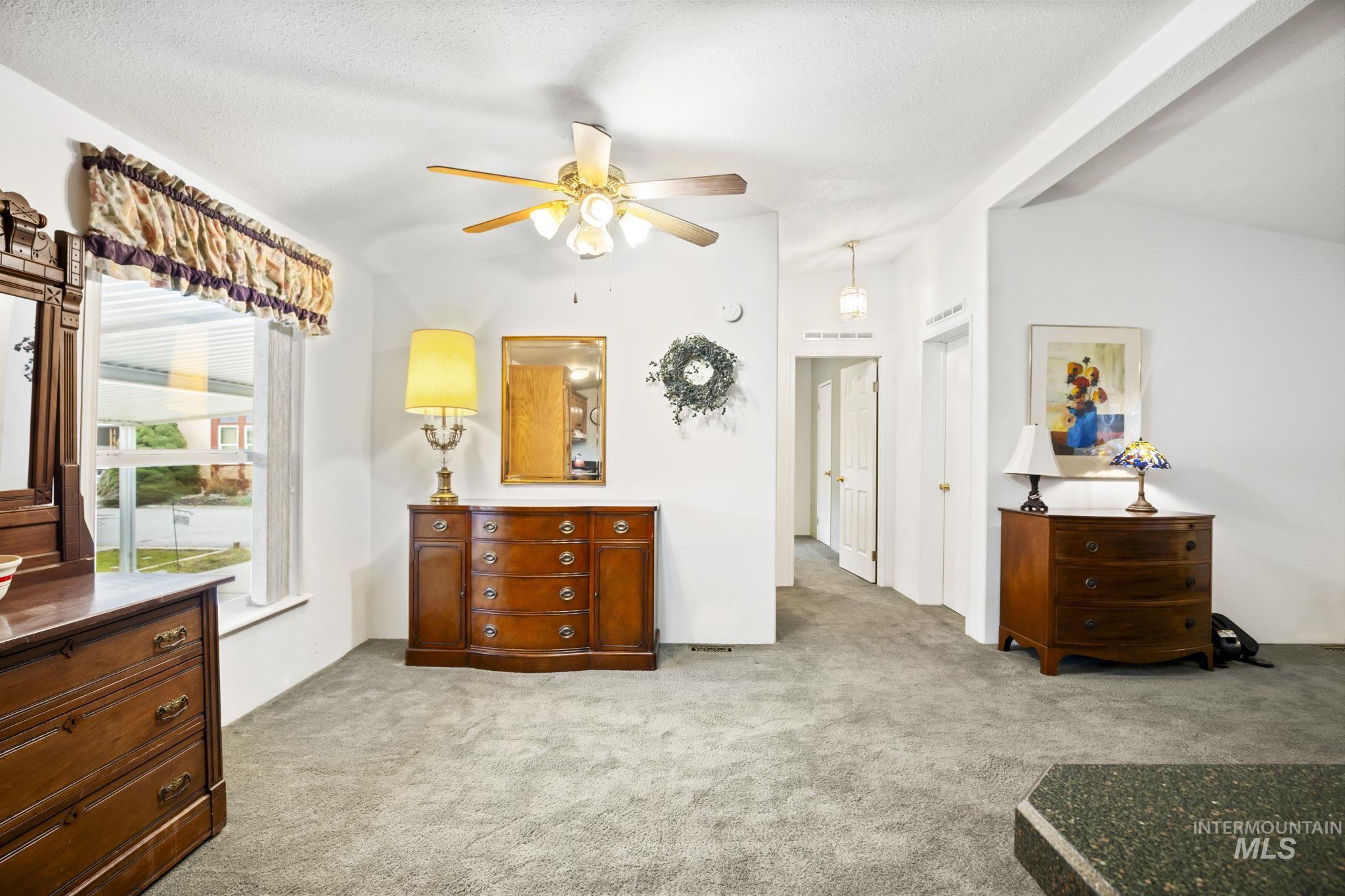 5560 N. Fairfax Ln Property Photo 13