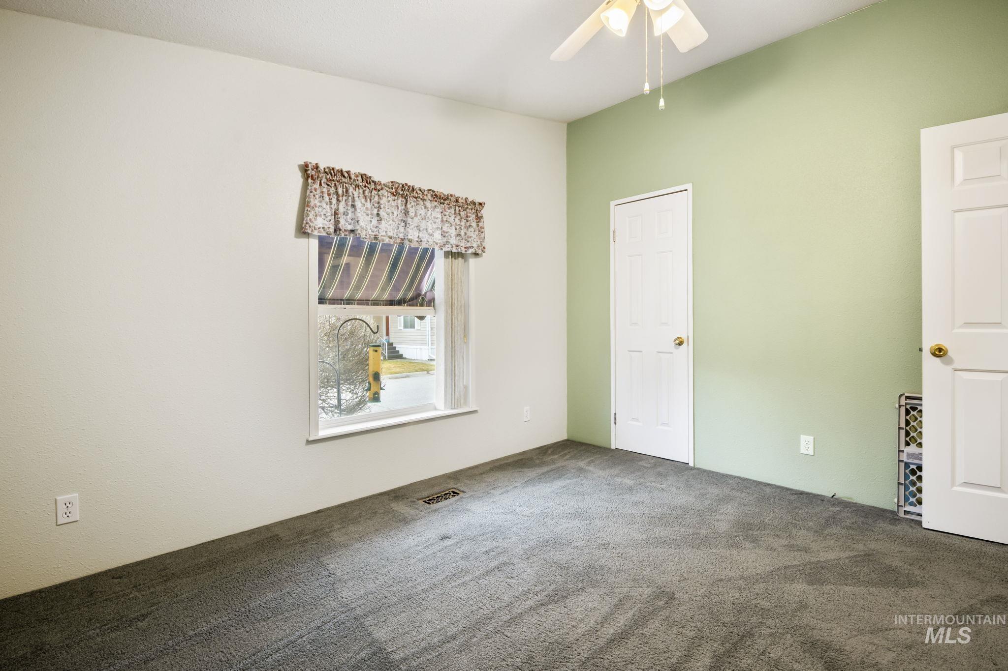 5560 N. Fairfax Ln Property Photo 17
