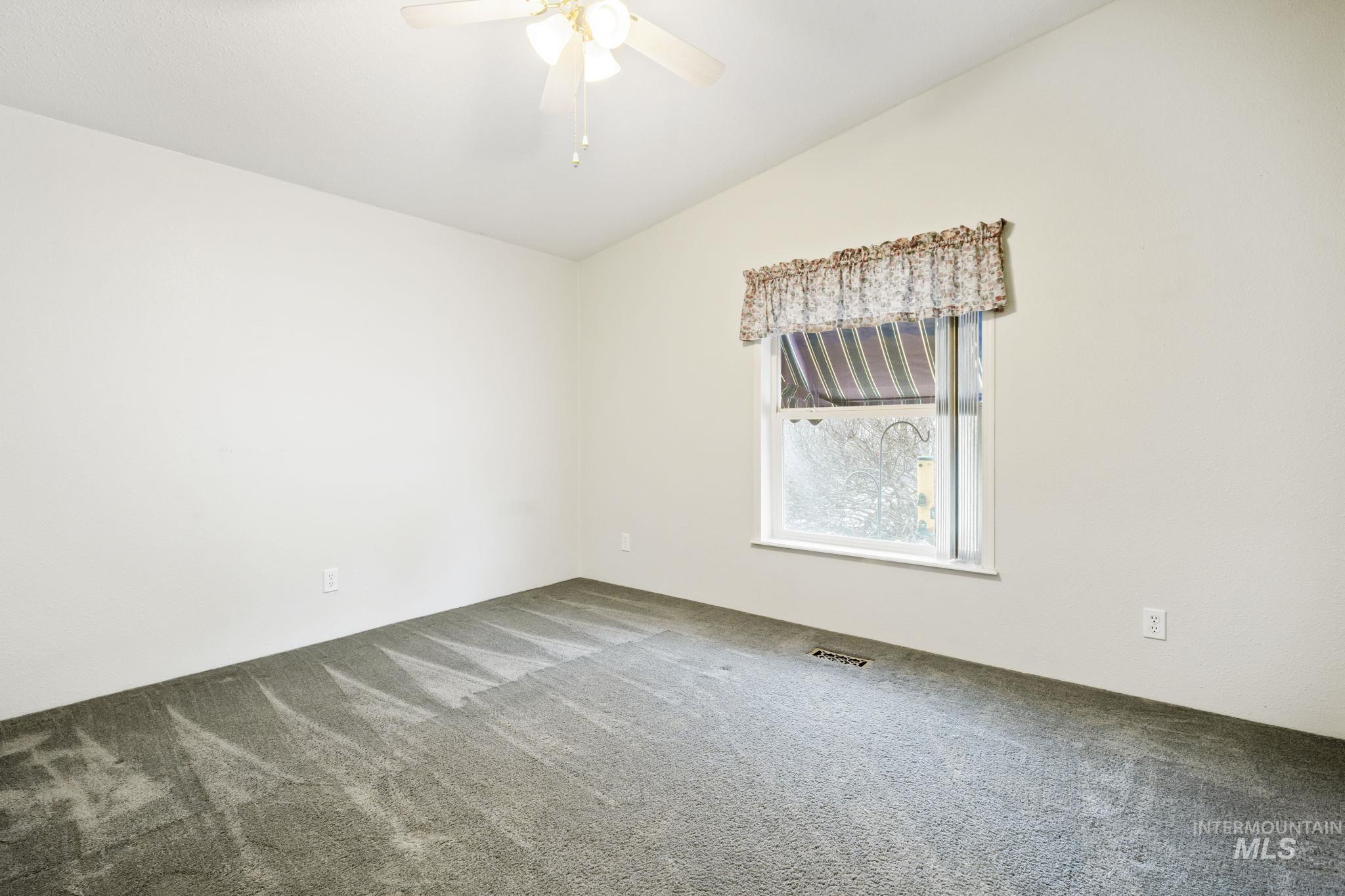 5560 N. Fairfax Ln Property Photo 18