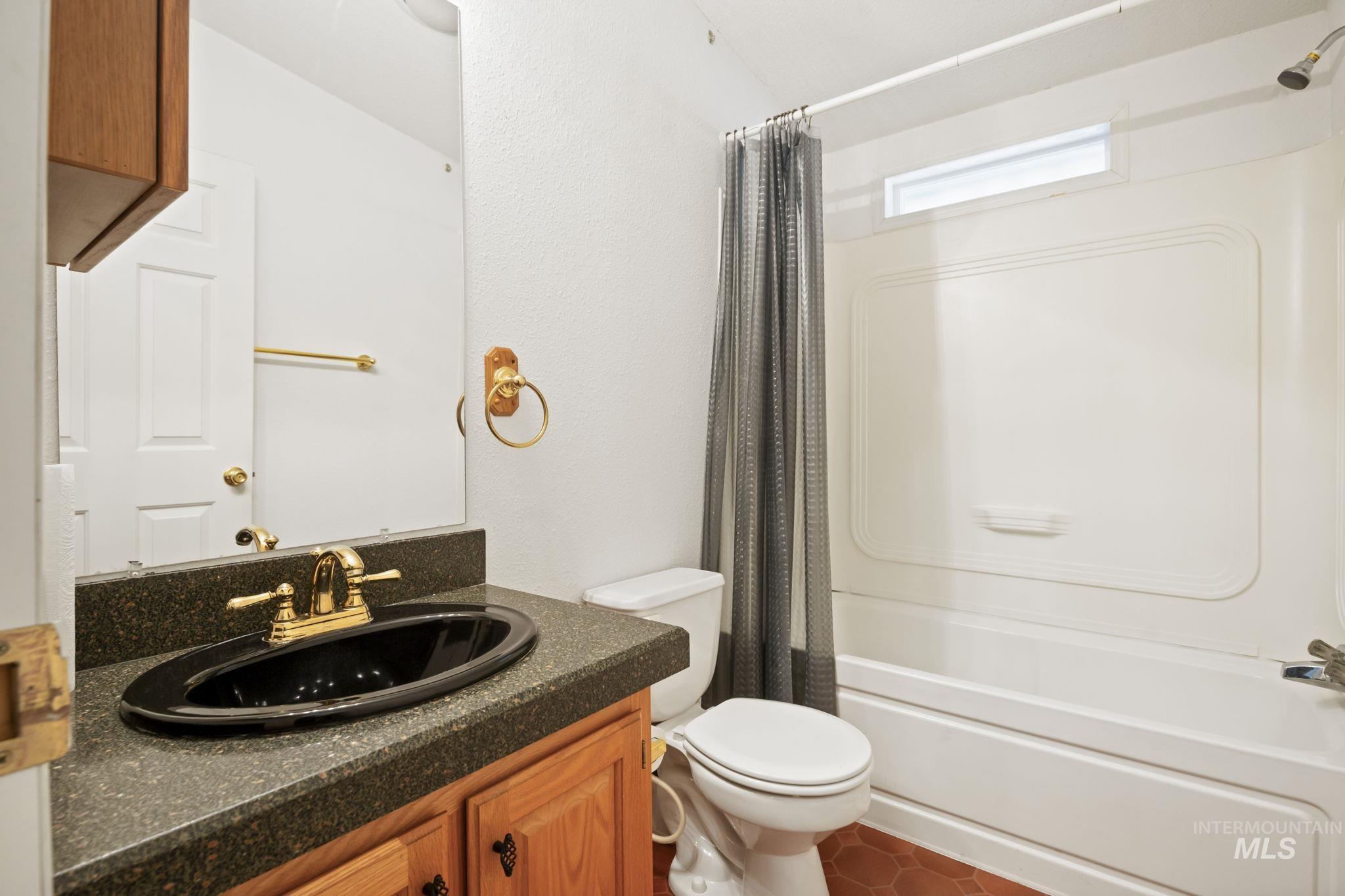 5560 N. Fairfax Ln Property Photo 19