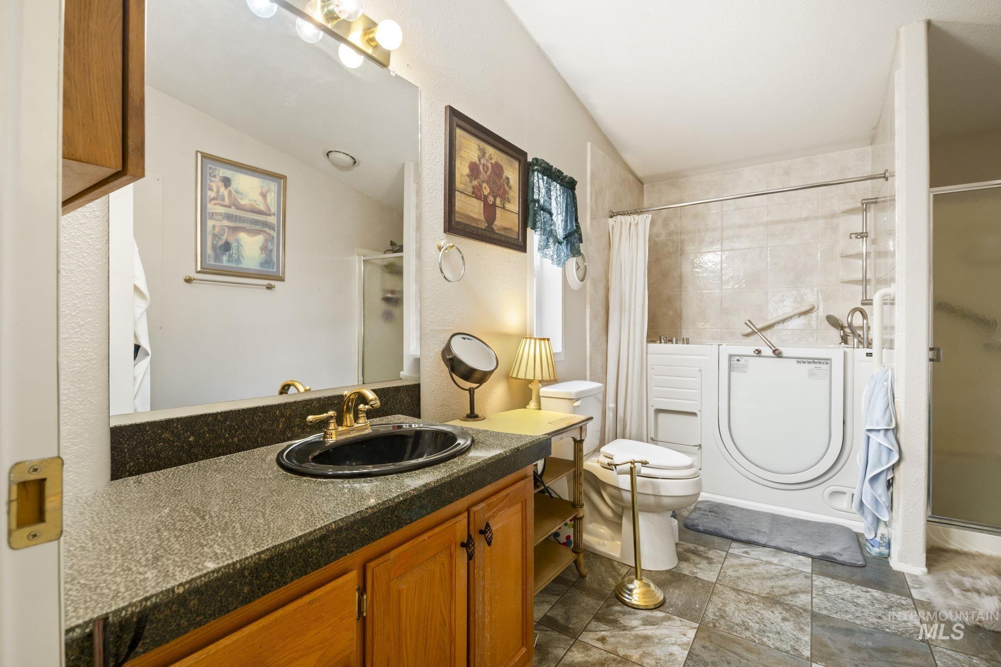 5560 N. Fairfax Ln Property Photo 24