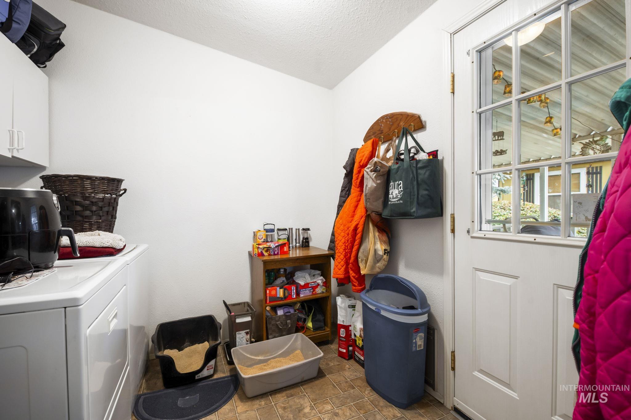 5560 N. Fairfax Ln Property Photo 26