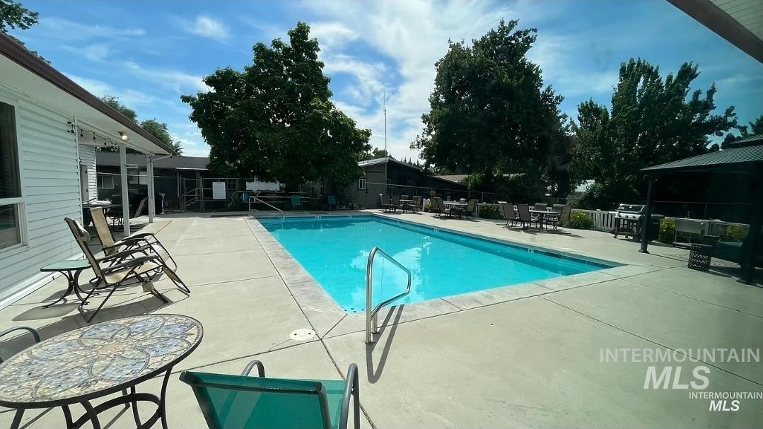 5560 N. Fairfax Ln Property Photo 32