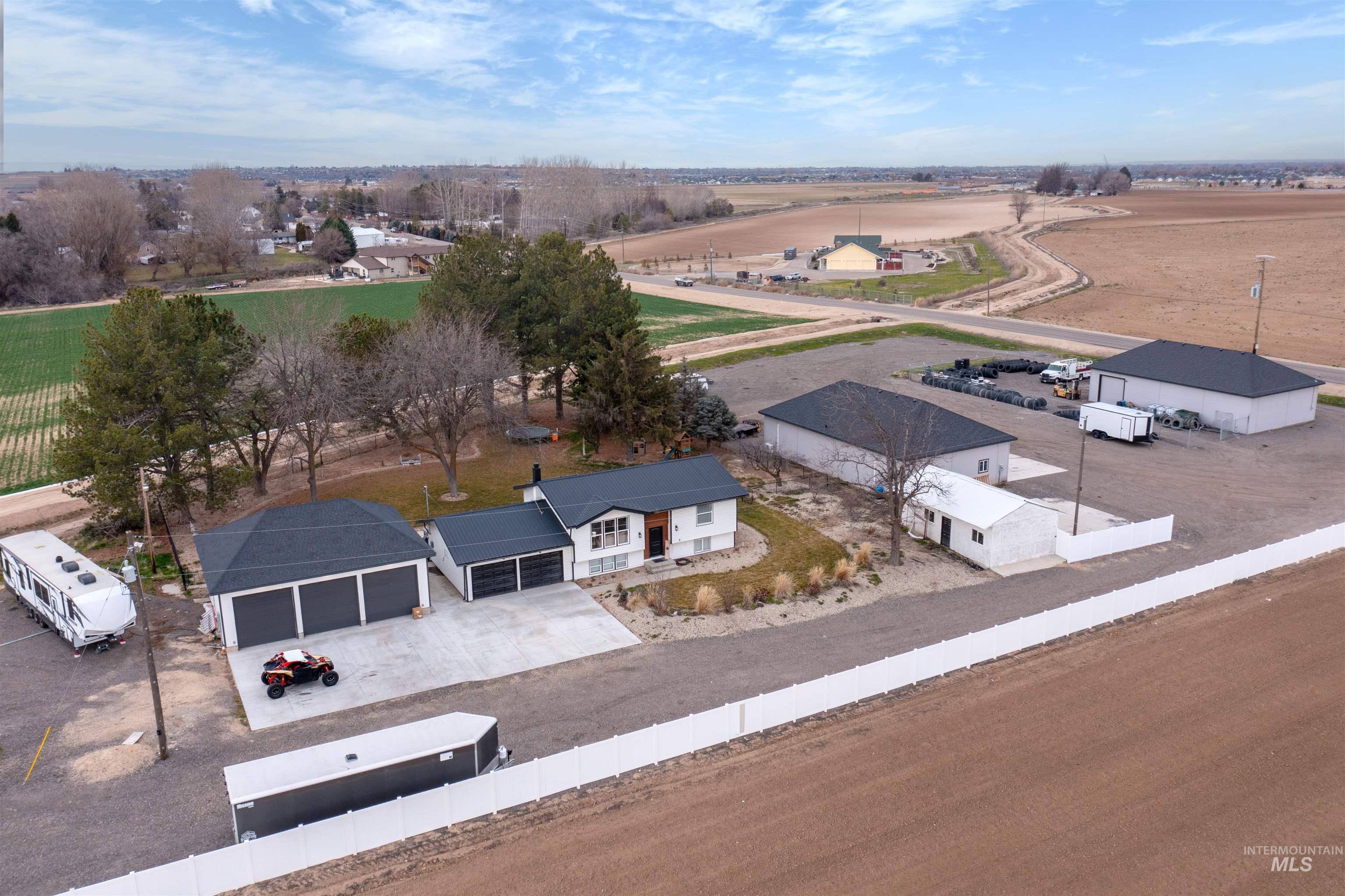 11583 Orchard Ave Property Photo 2
