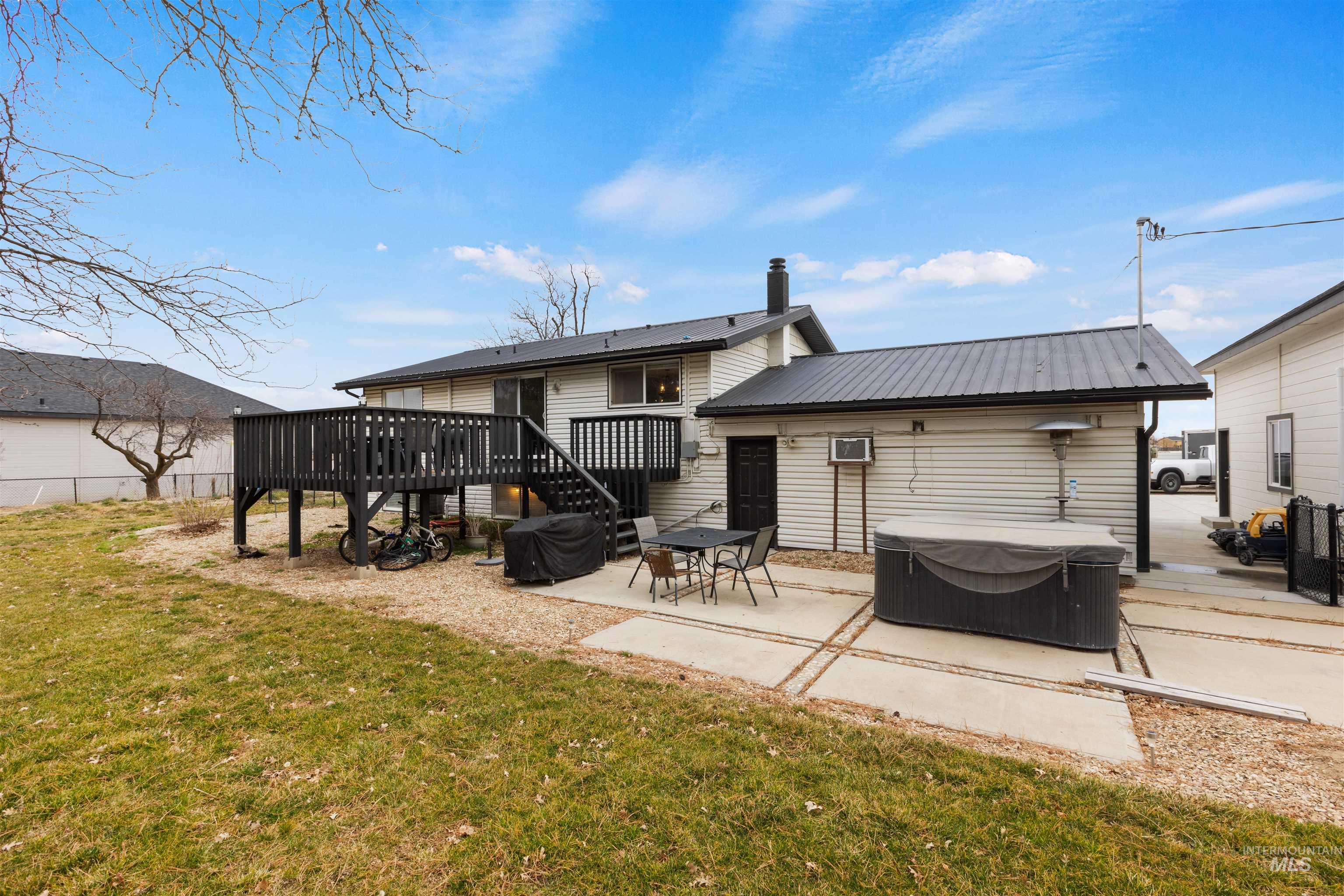 11583 Orchard Ave Property Photo 6