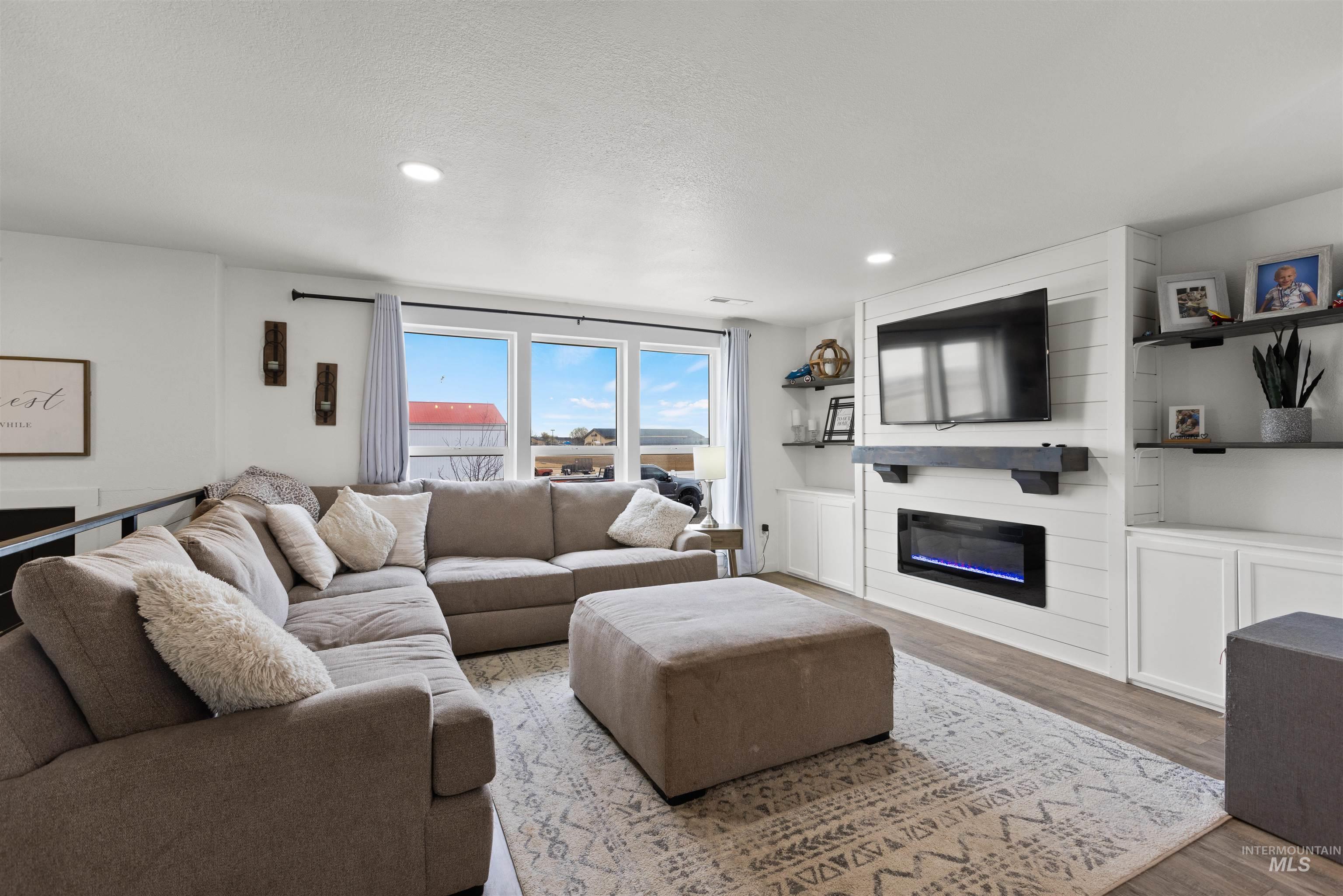 11583 Orchard Ave Property Photo 9