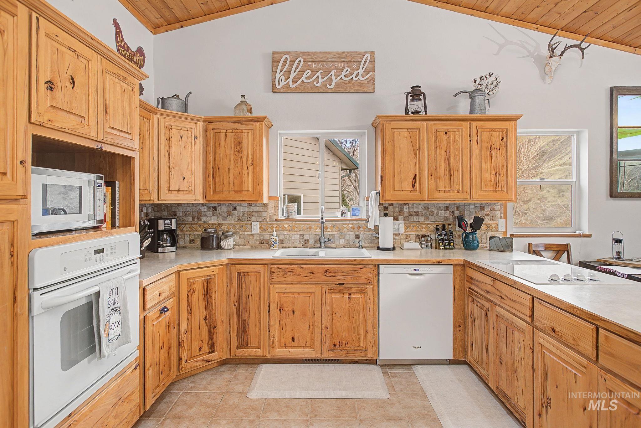 20485 Cottontail Lane Property Photo 8