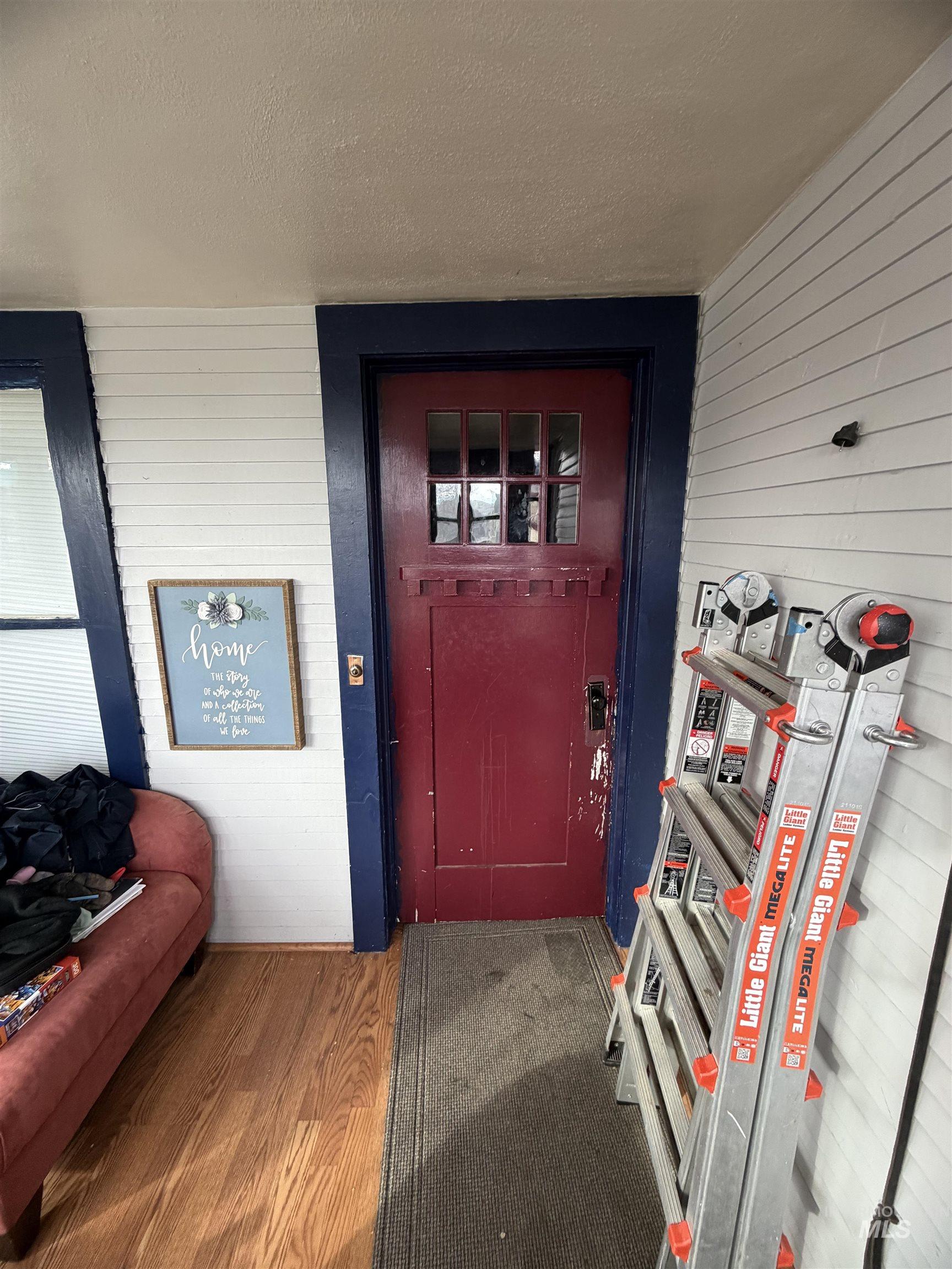 411 S Wardwell Ave Property Photo 3