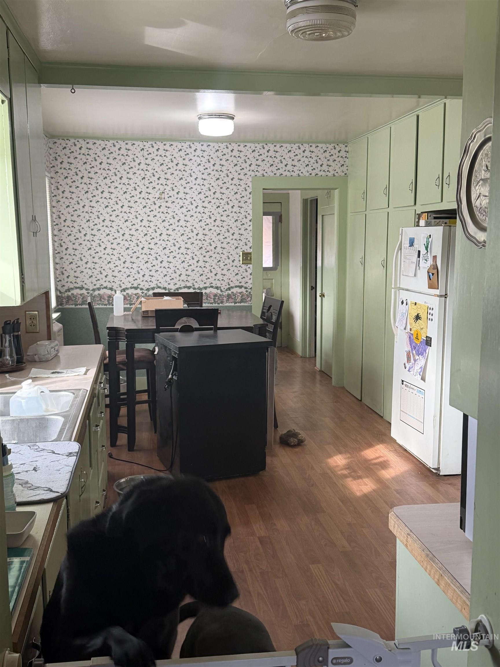 411 S Wardwell Ave Property Photo 9