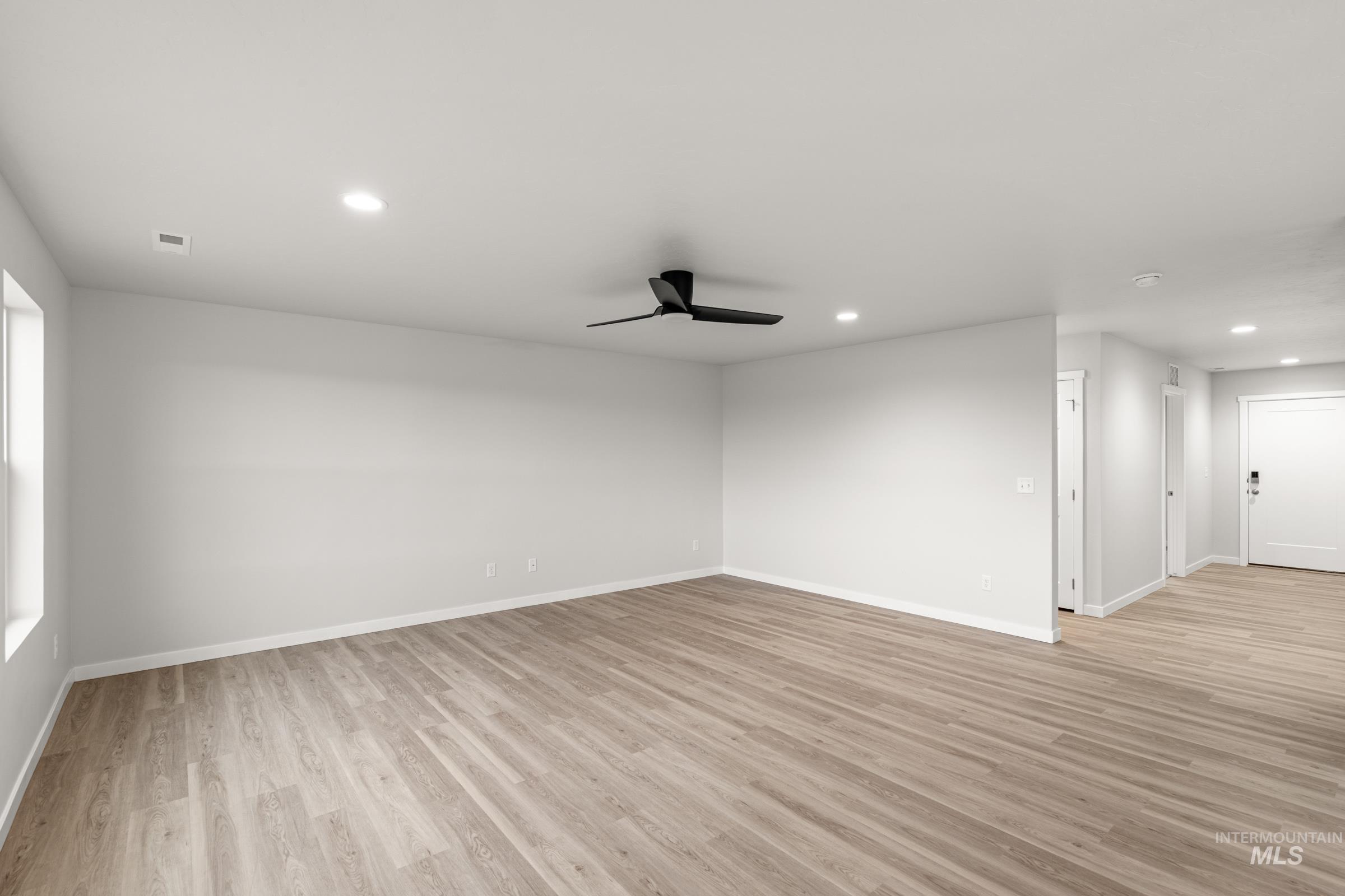 1669 Dyer St Property Photo 8