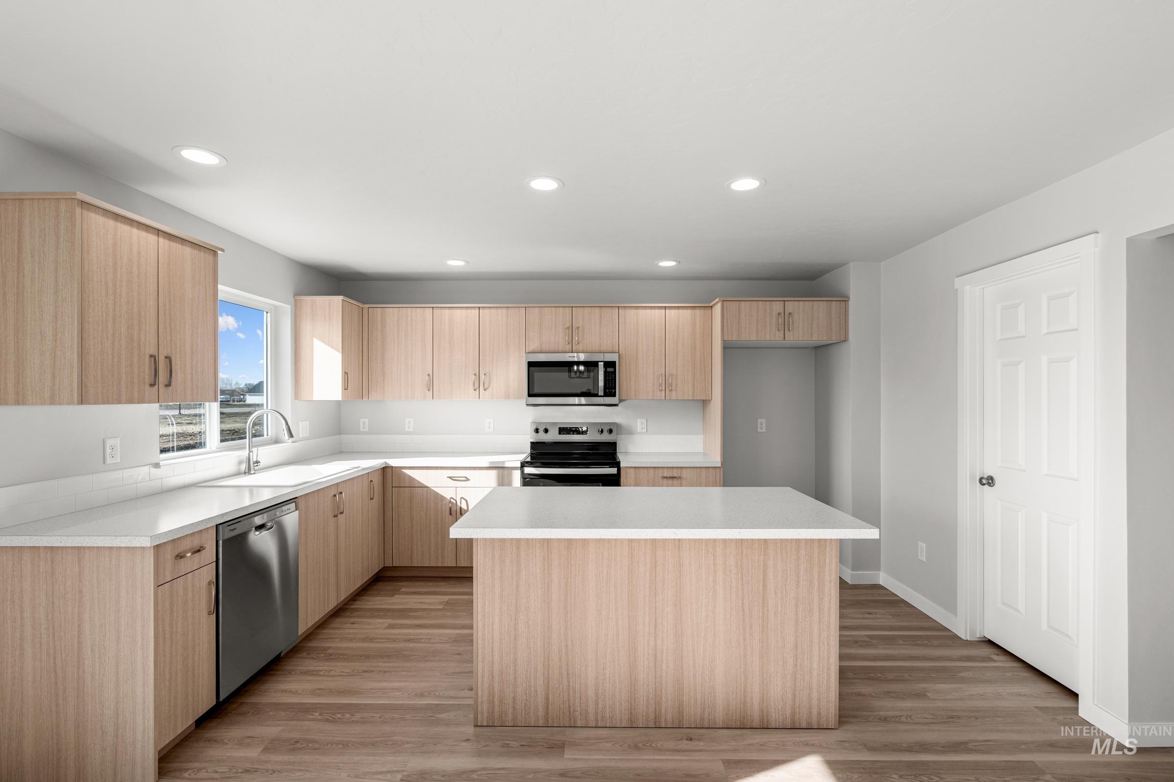 1687 Dyer St Property Photo 3
