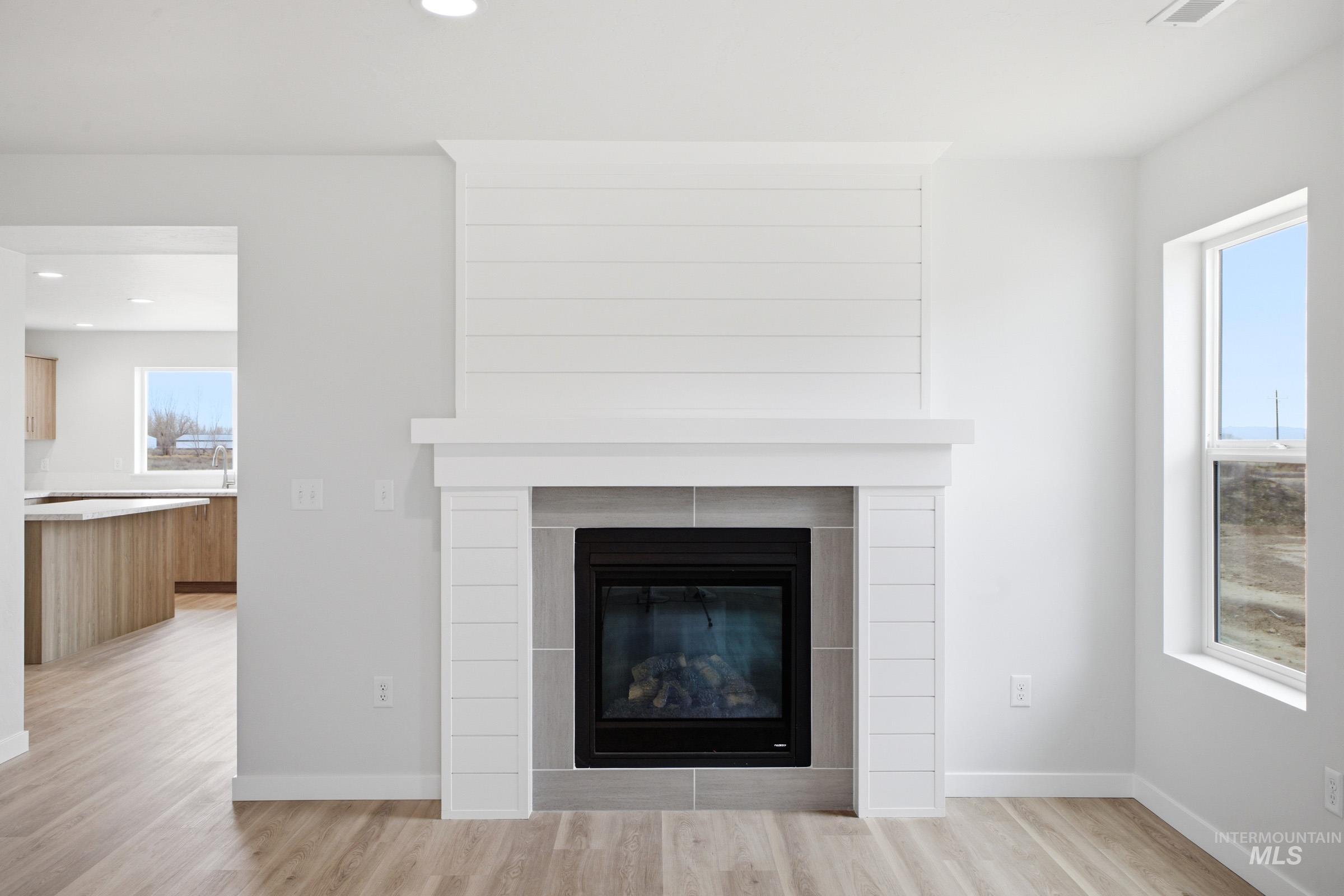 1557 Covington St Property Photo 8
