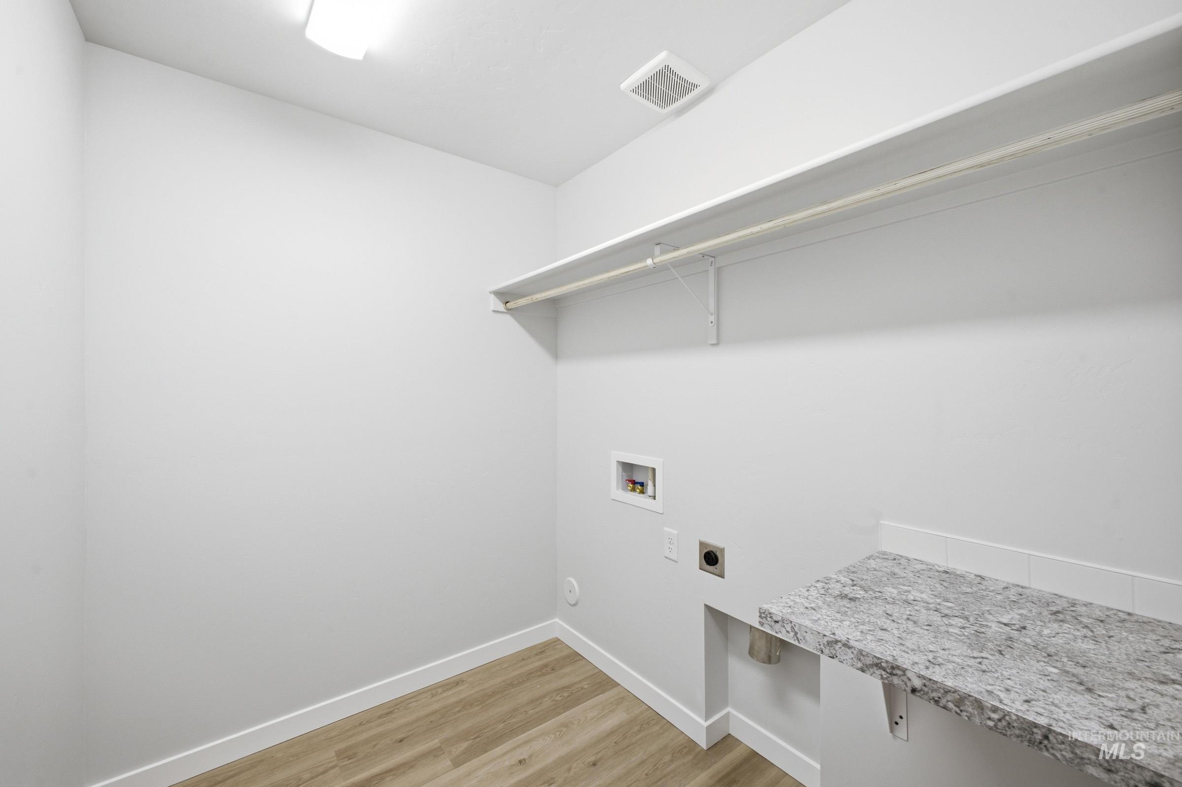 1557 Covington St Property Photo 11