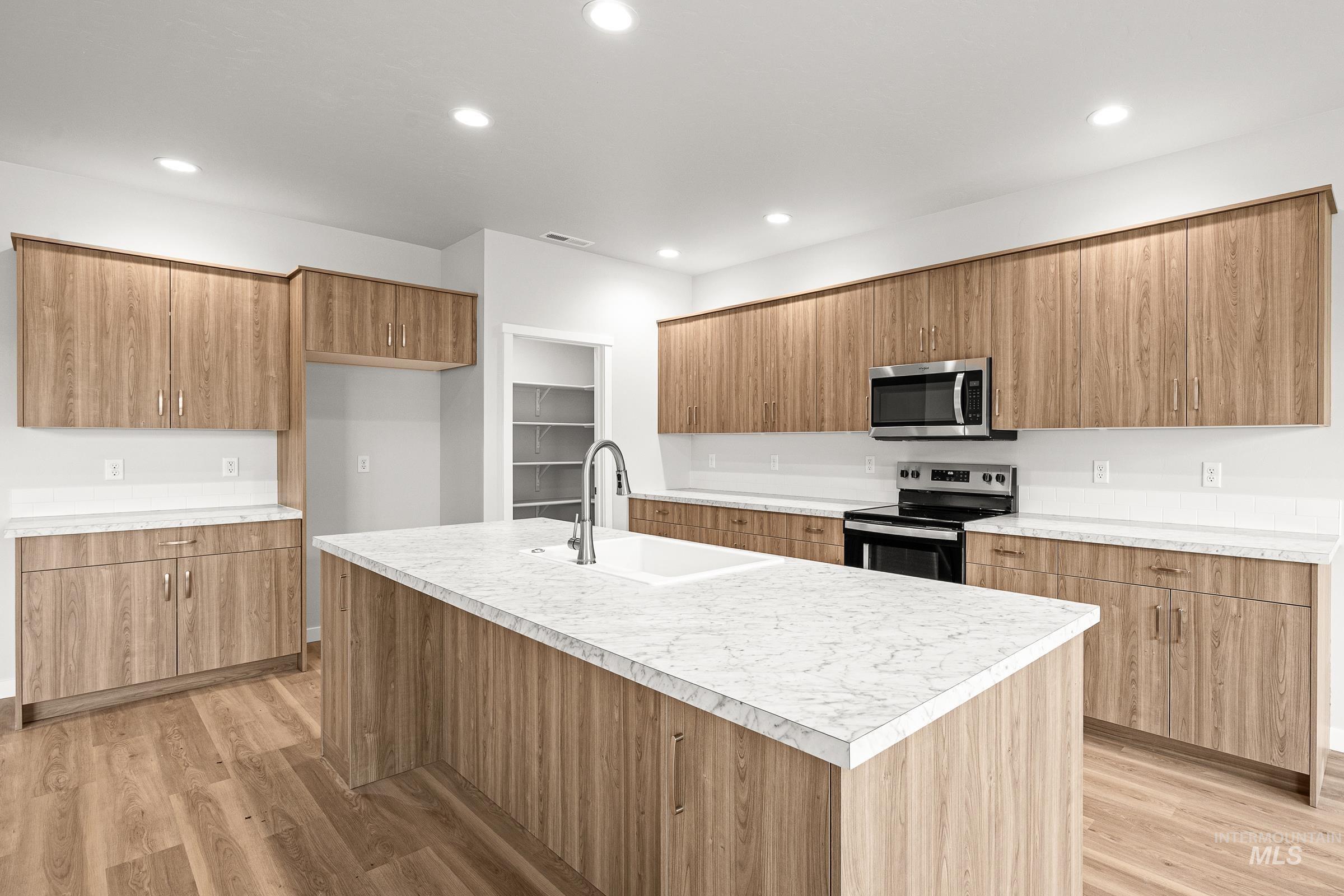13667 Judson St Property Photo 4