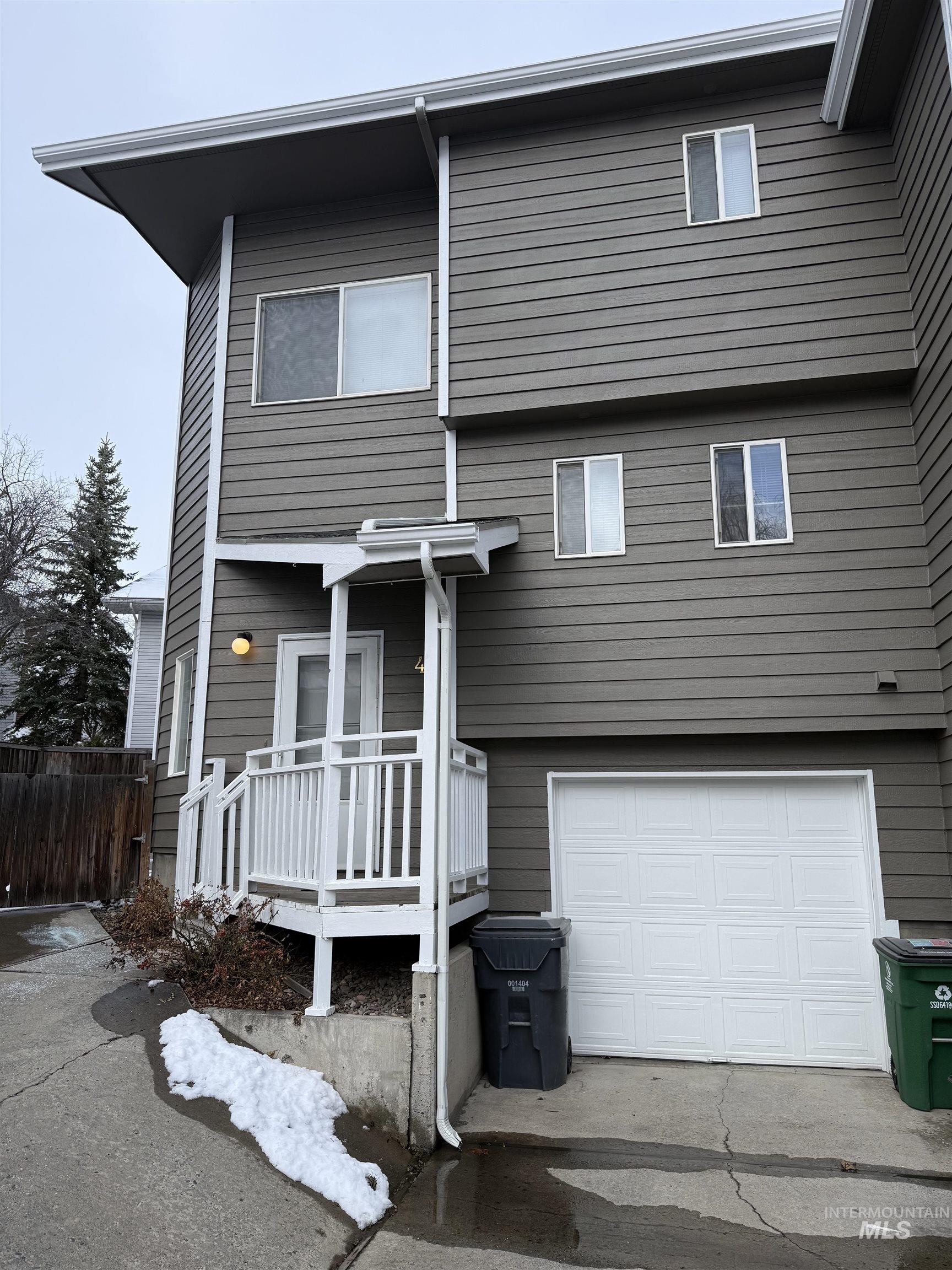 562 Deer Meadow Property Photo 1