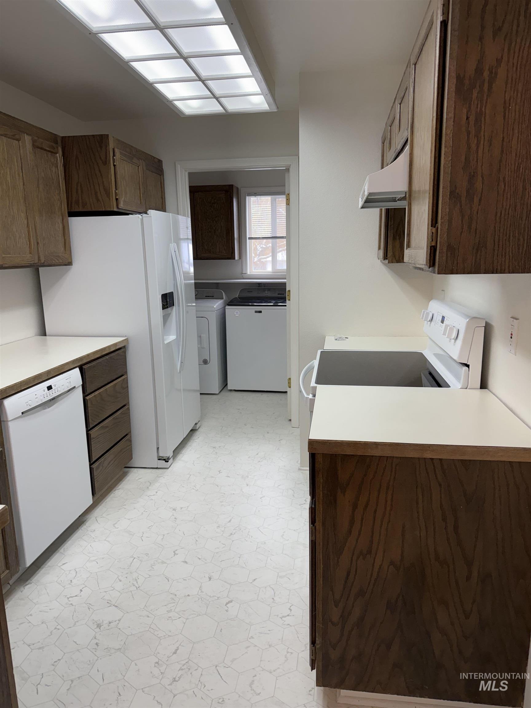 562 Deer Meadow Property Photo 11