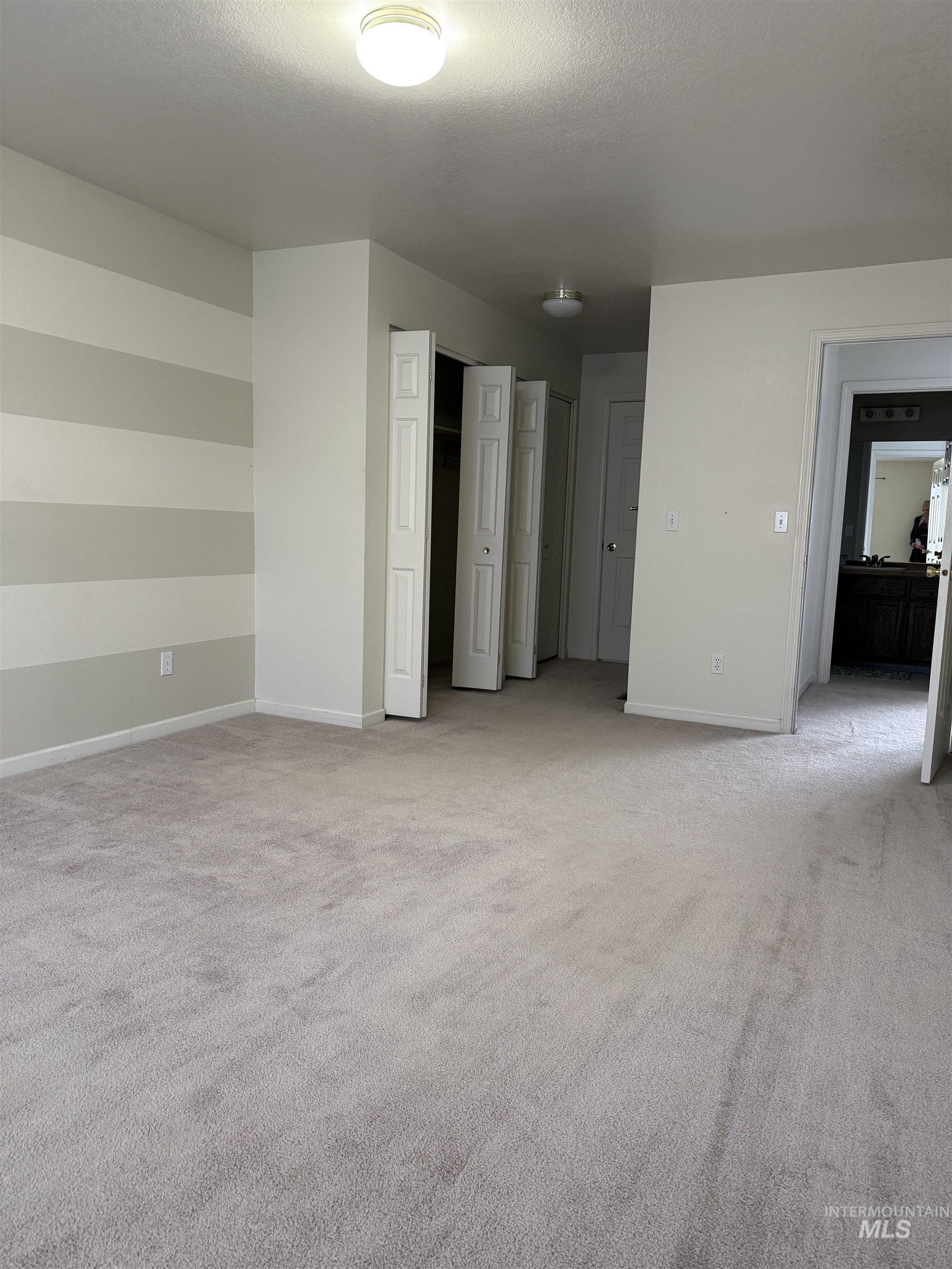 562 Deer Meadow Property Photo 18